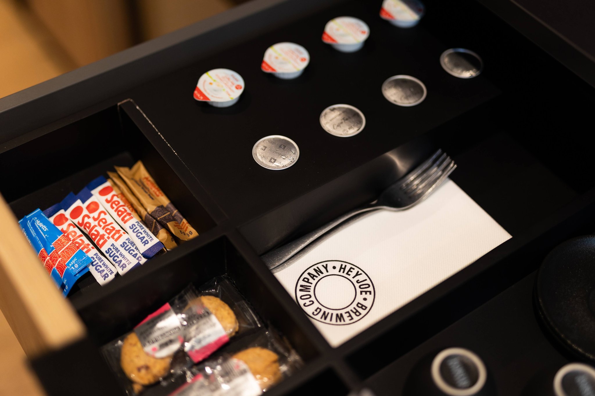 Room_coffee_and_tea_station_(1)_S