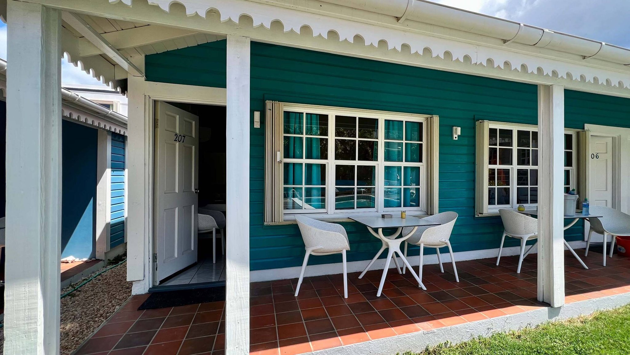 TOTT-Bungalow-Exterior-1-scaled_S