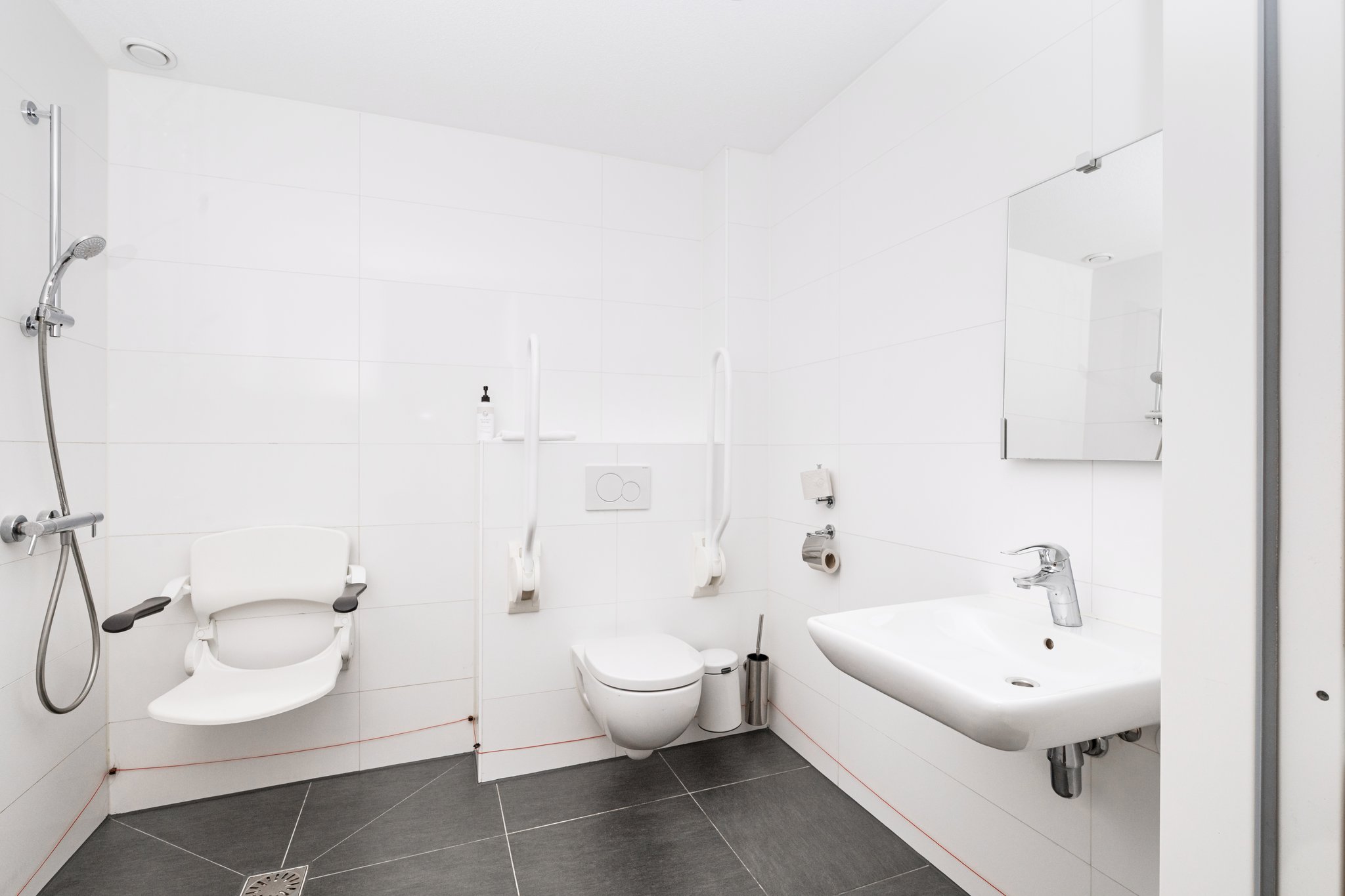 Accessible_Superior_Double_Bathroom_S