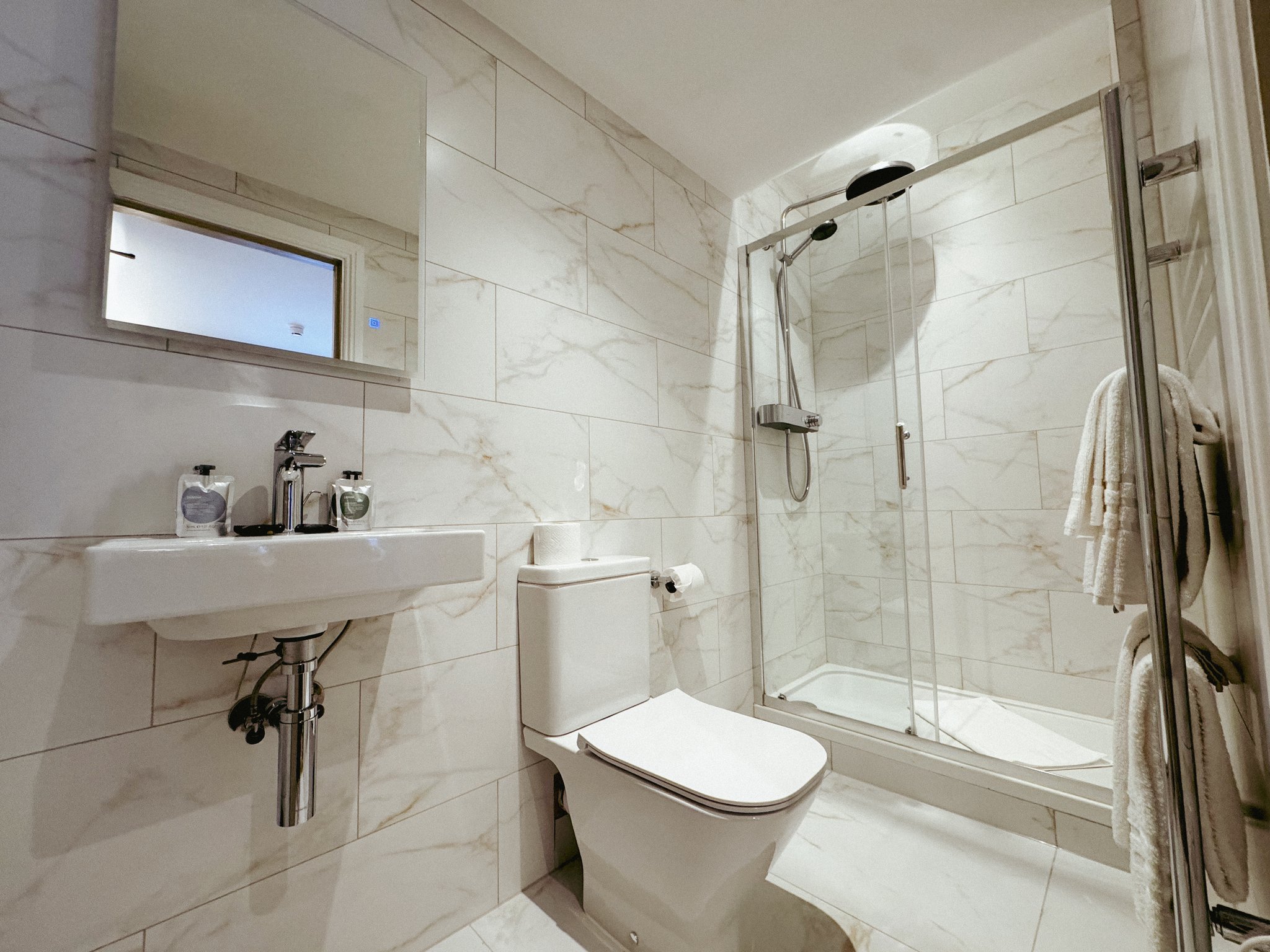 Compact_Double_Bathroom_S