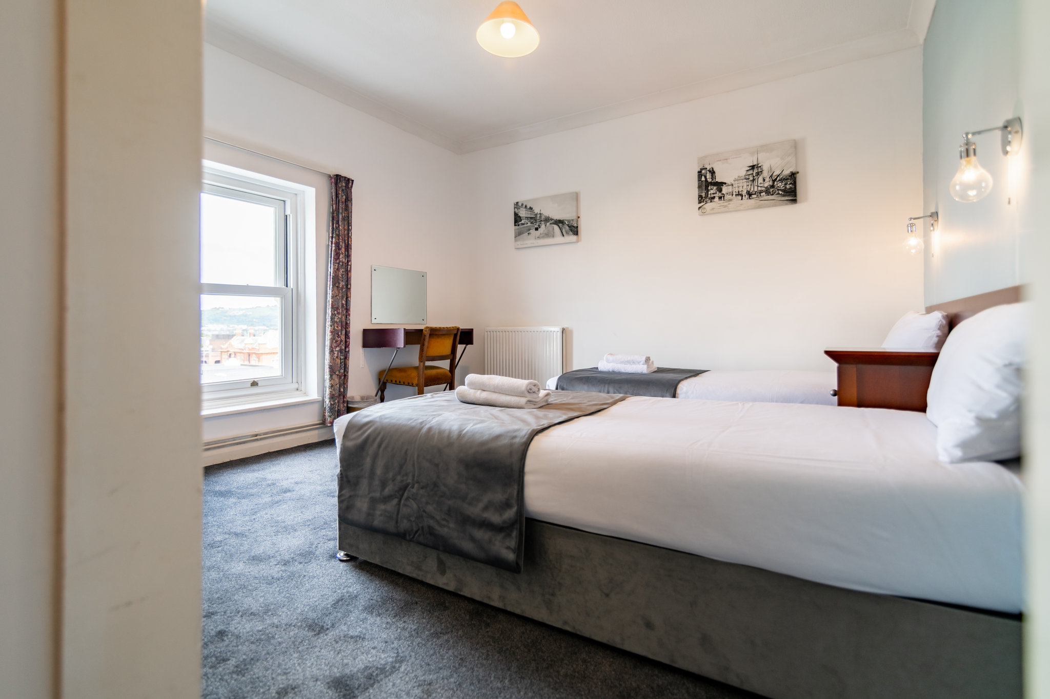 Twin_room_city_view_S