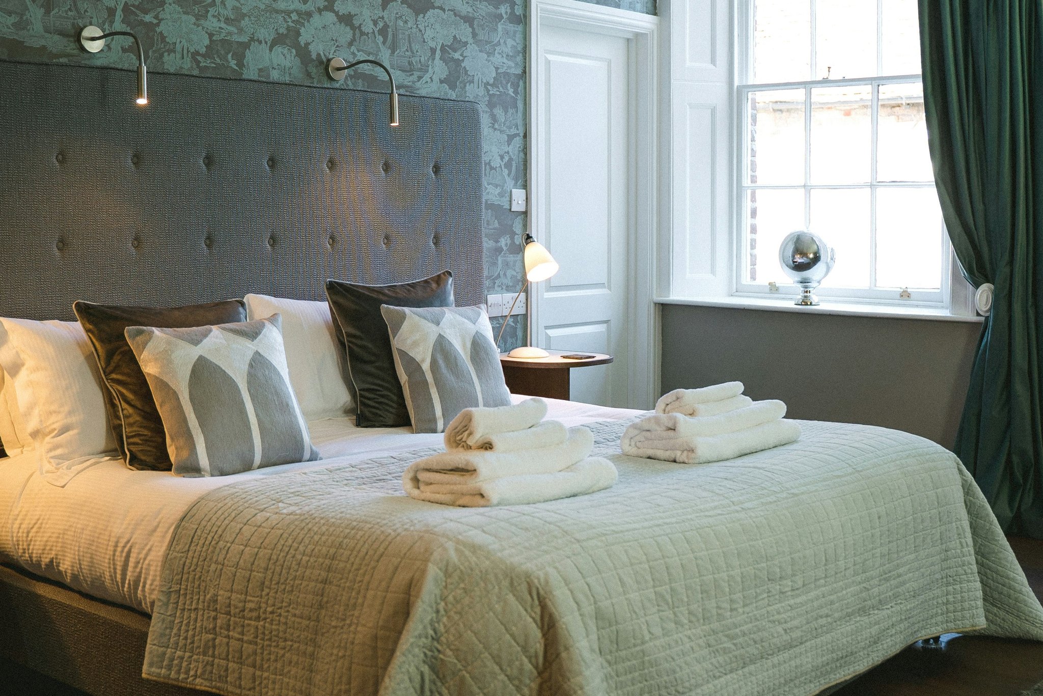 CJ7UHmiNdEuLvNfqTo5b0w_Plush__Double_Room-00_S