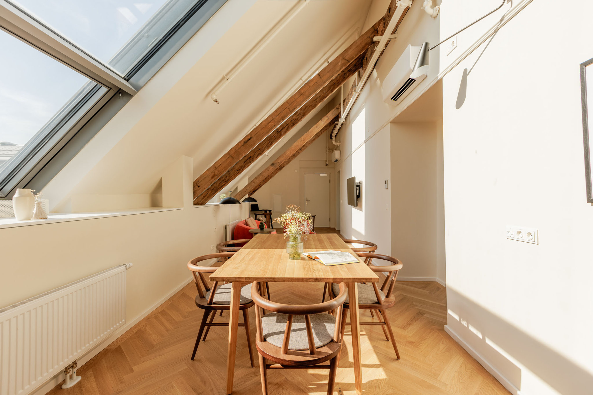 e3QjgvhMjUKuzDBMukHS5g_Meeting_Room_S