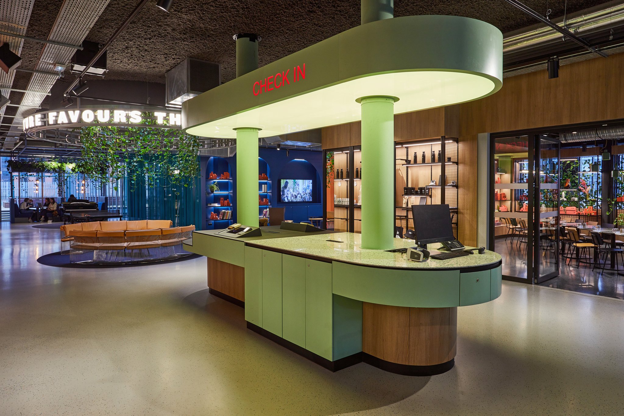TheSocialHub_Toulouse_Interior_Lobby_CheckIn_2023_001_S