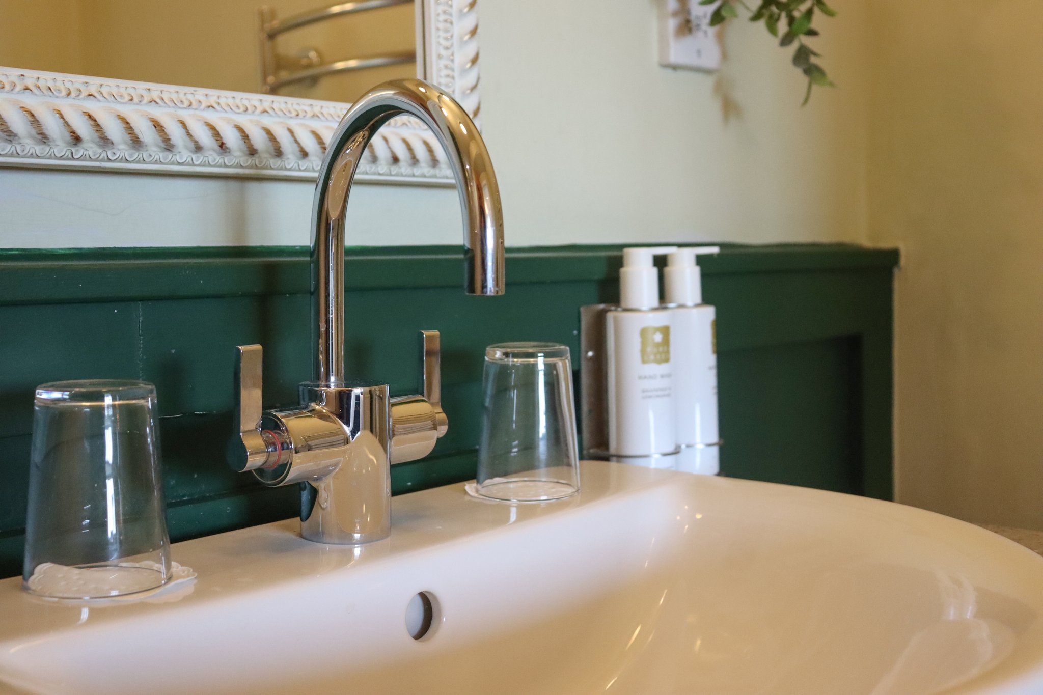 G2riXQUGkSgHf61tfZ85Q_Room_8_Superior_Superking_or_Twin-0_S