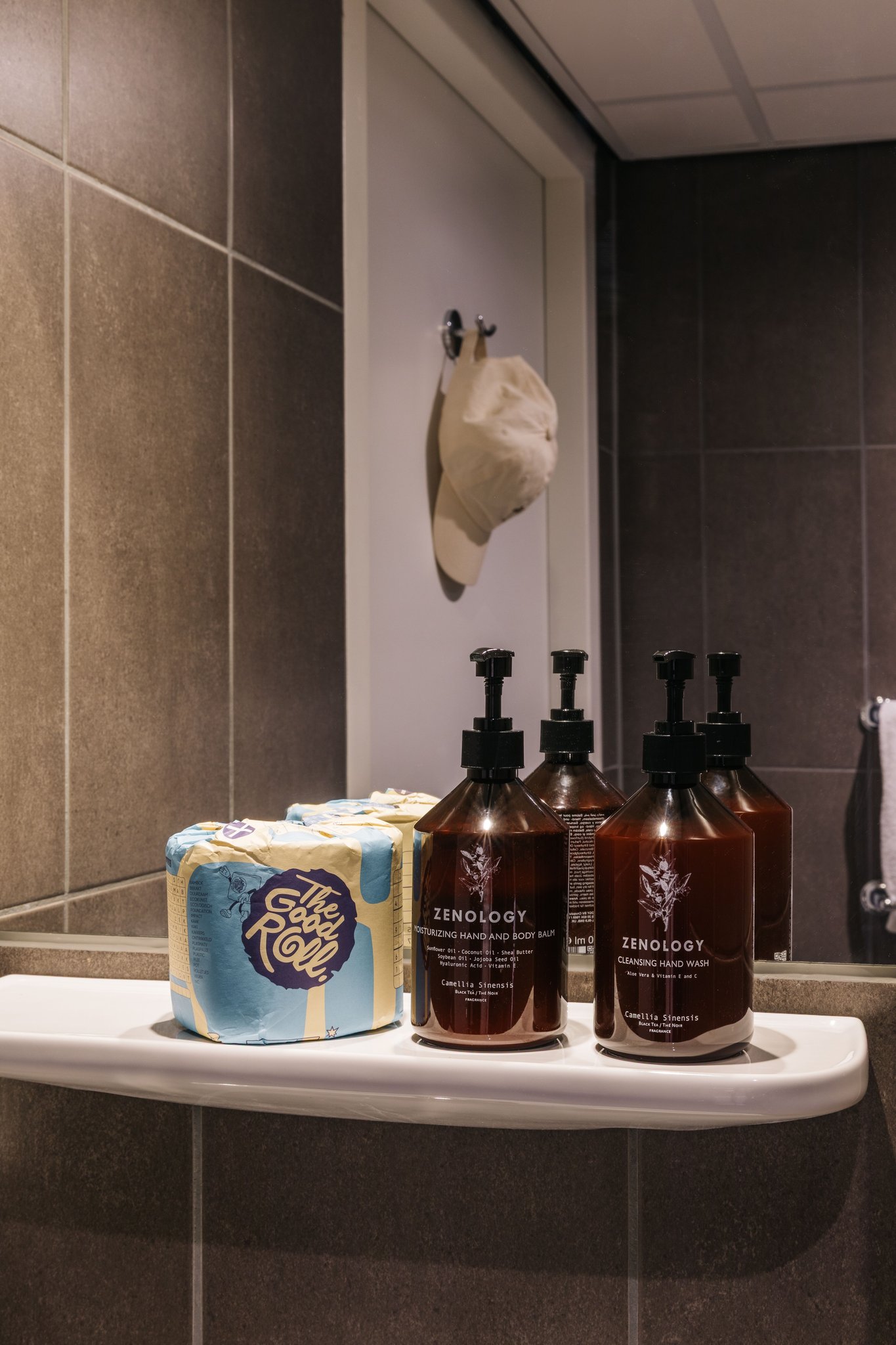 cF3bziUh06KRyFKzfAWjQ_Bathroom_Amenities_S