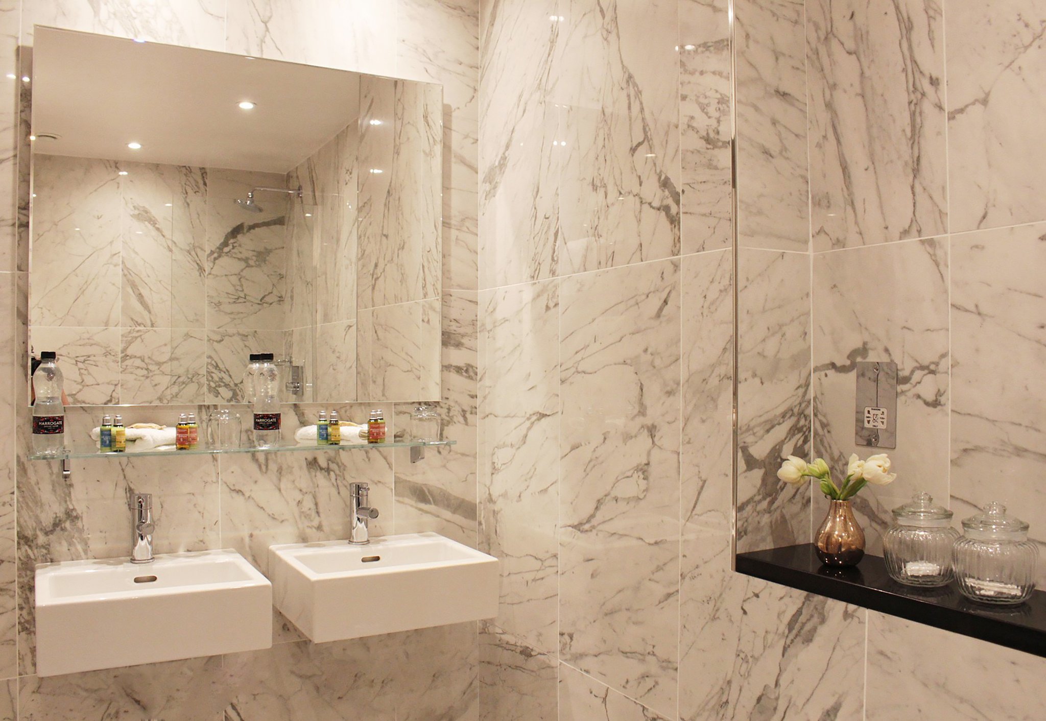 Centennial_Suite_Bathroom_S