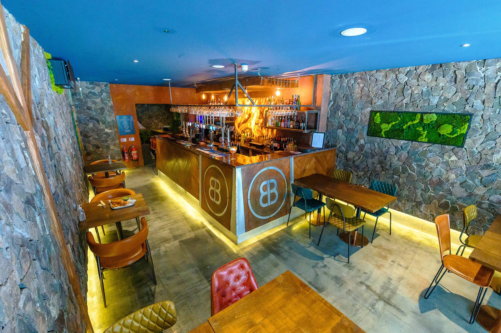 George_hotel_bar_1597_1_S