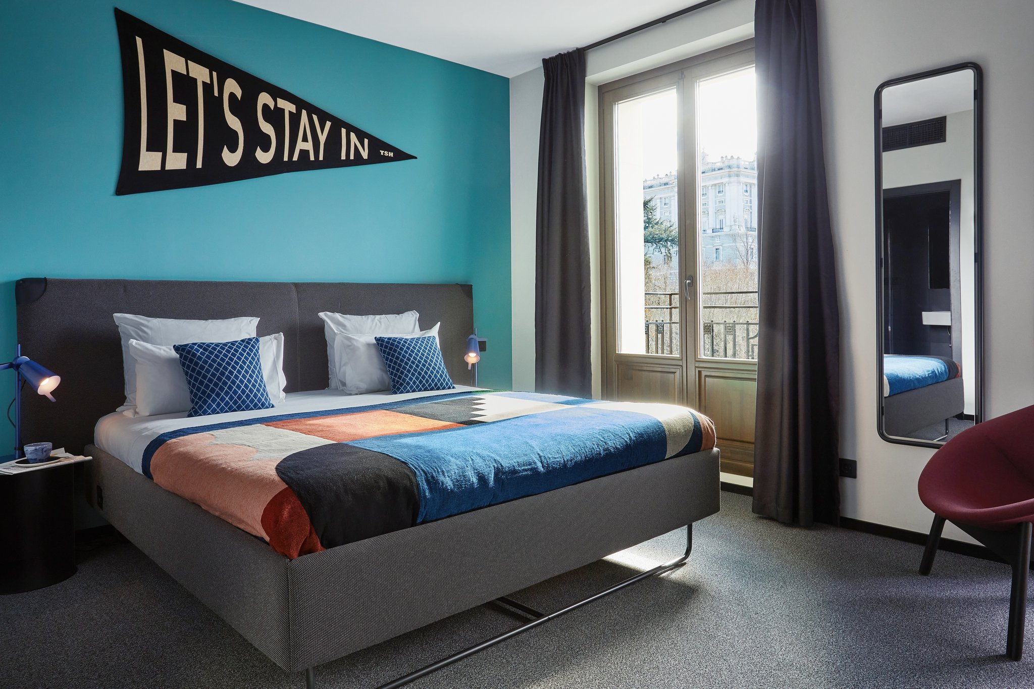 Deluxe_King_-_TheSocialHub_Madrid_Interior_Hotel_Room_Del_S