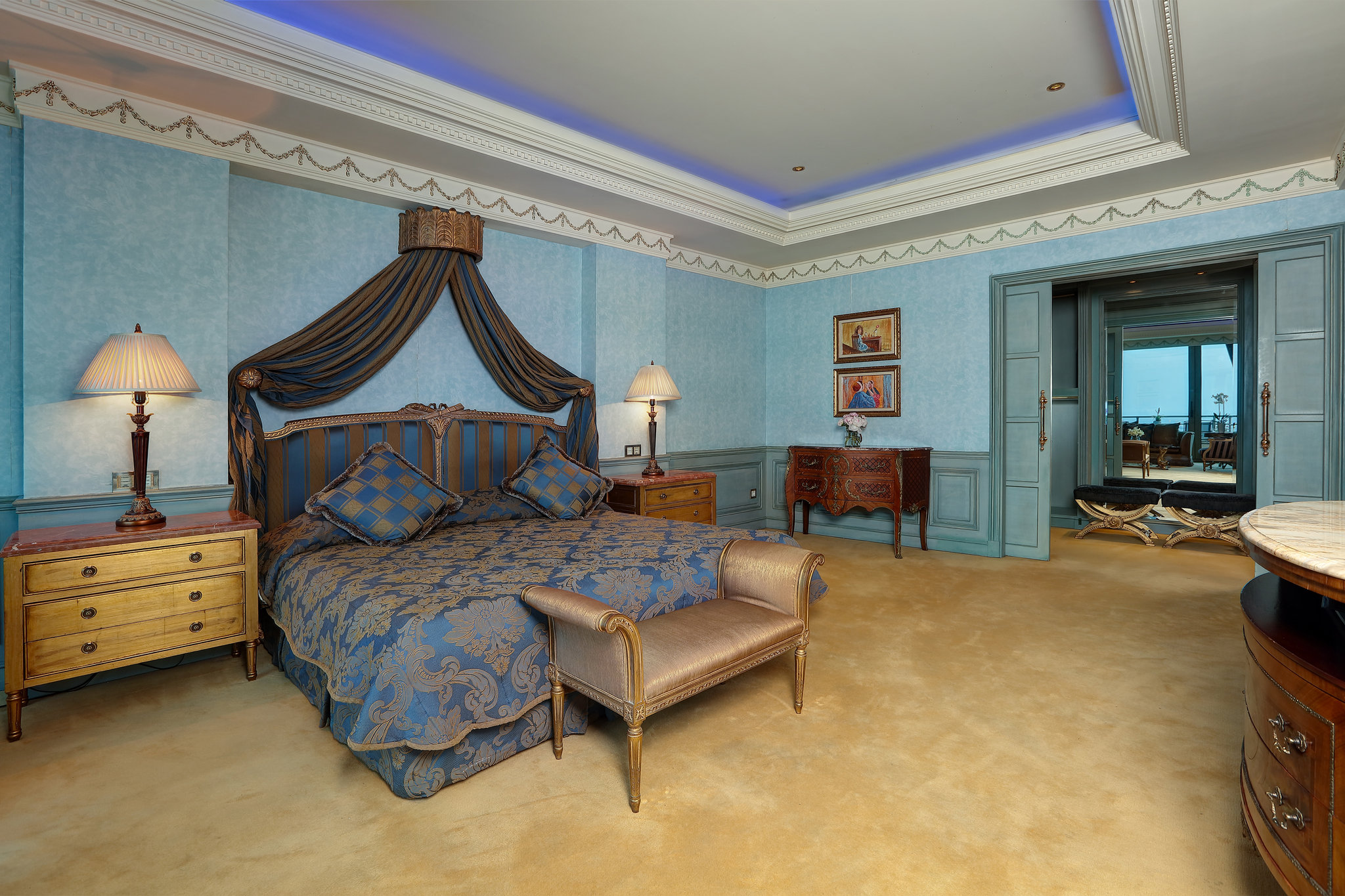 Royal_Suite-ROY-bedroom2_S
