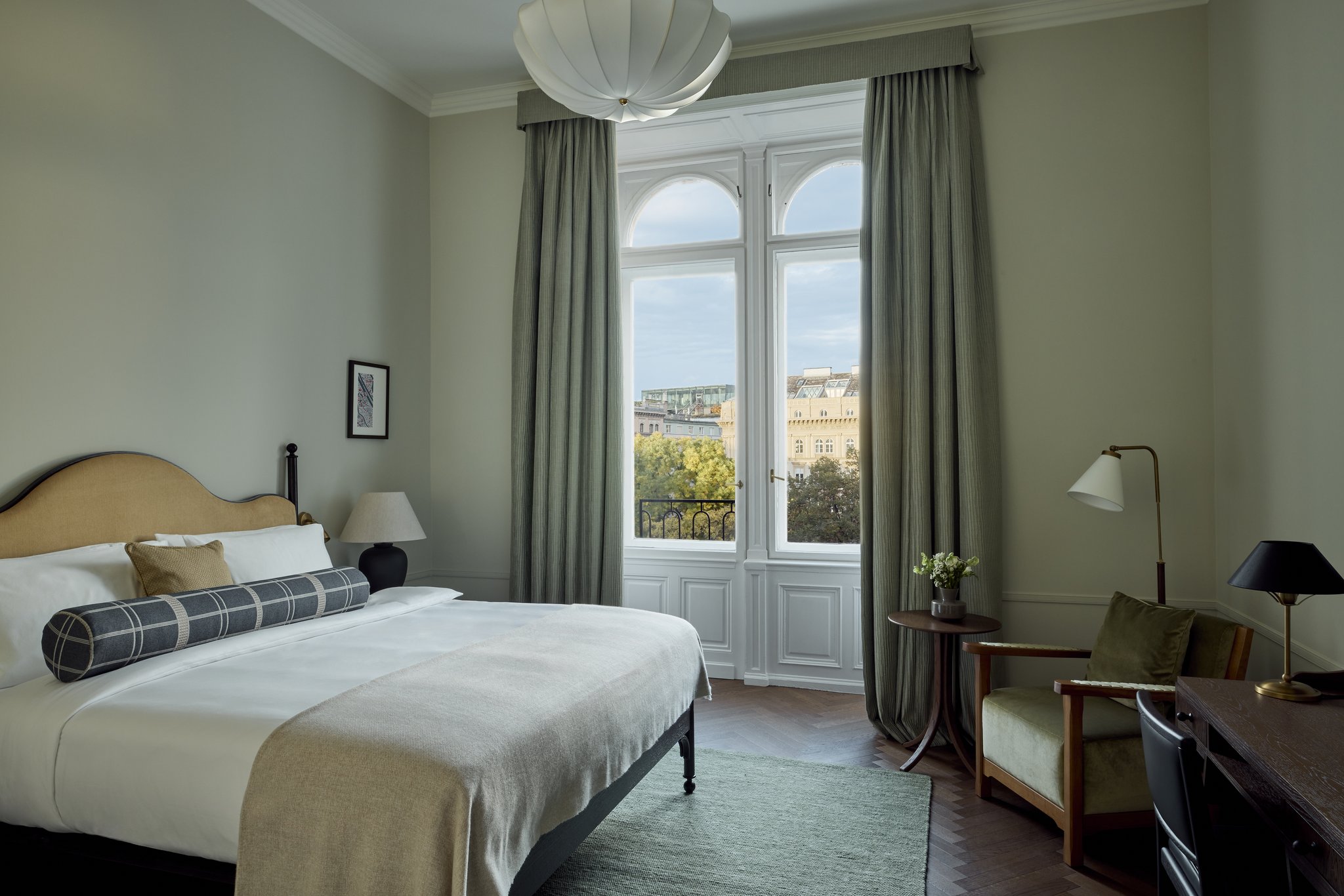 FZuOcWOLqUNJyJtV3GmQ_Deluxe_Room_(2)_S