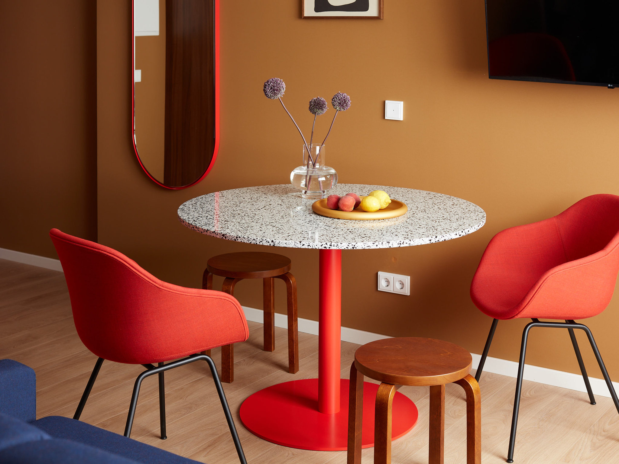 Large_Studio_with_Kitchenette_and_Living_Area3_S