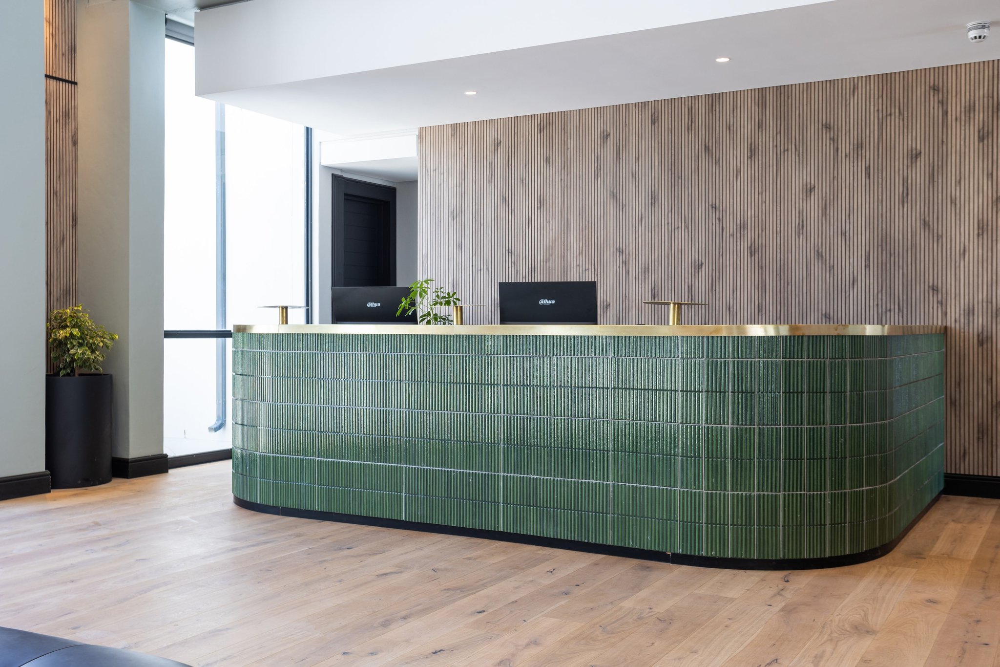 Monor_reception_lobby_(7)_S