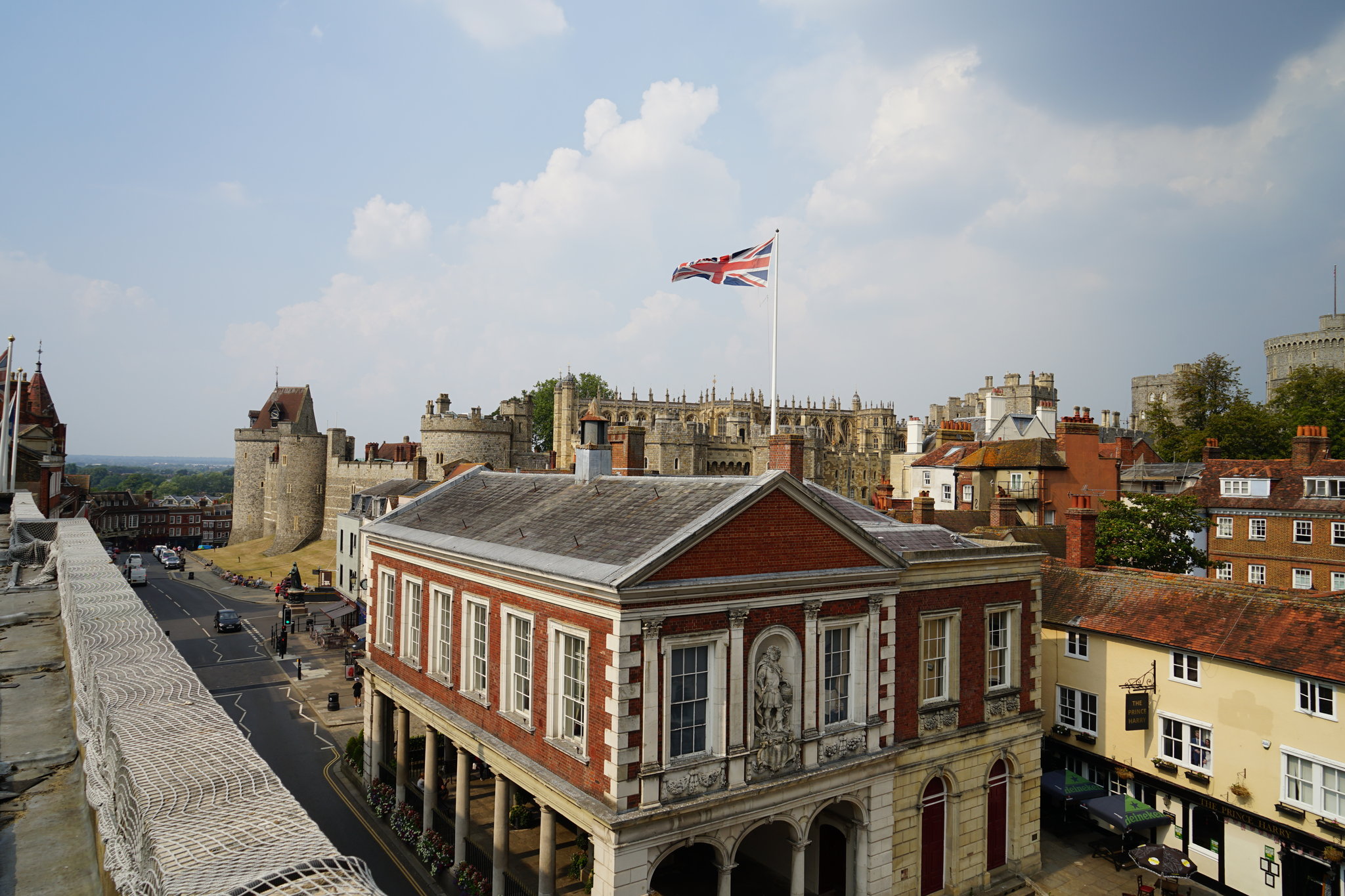View_from_balcony_over_Guildhall_and_castle_S