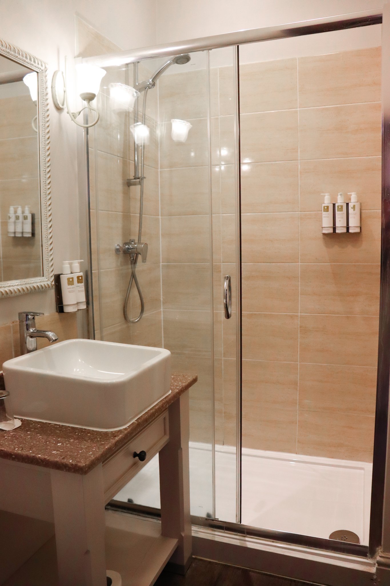 3C6ARtL2kGvHmz0ZbMw_Room_3_Bathroom-00_S