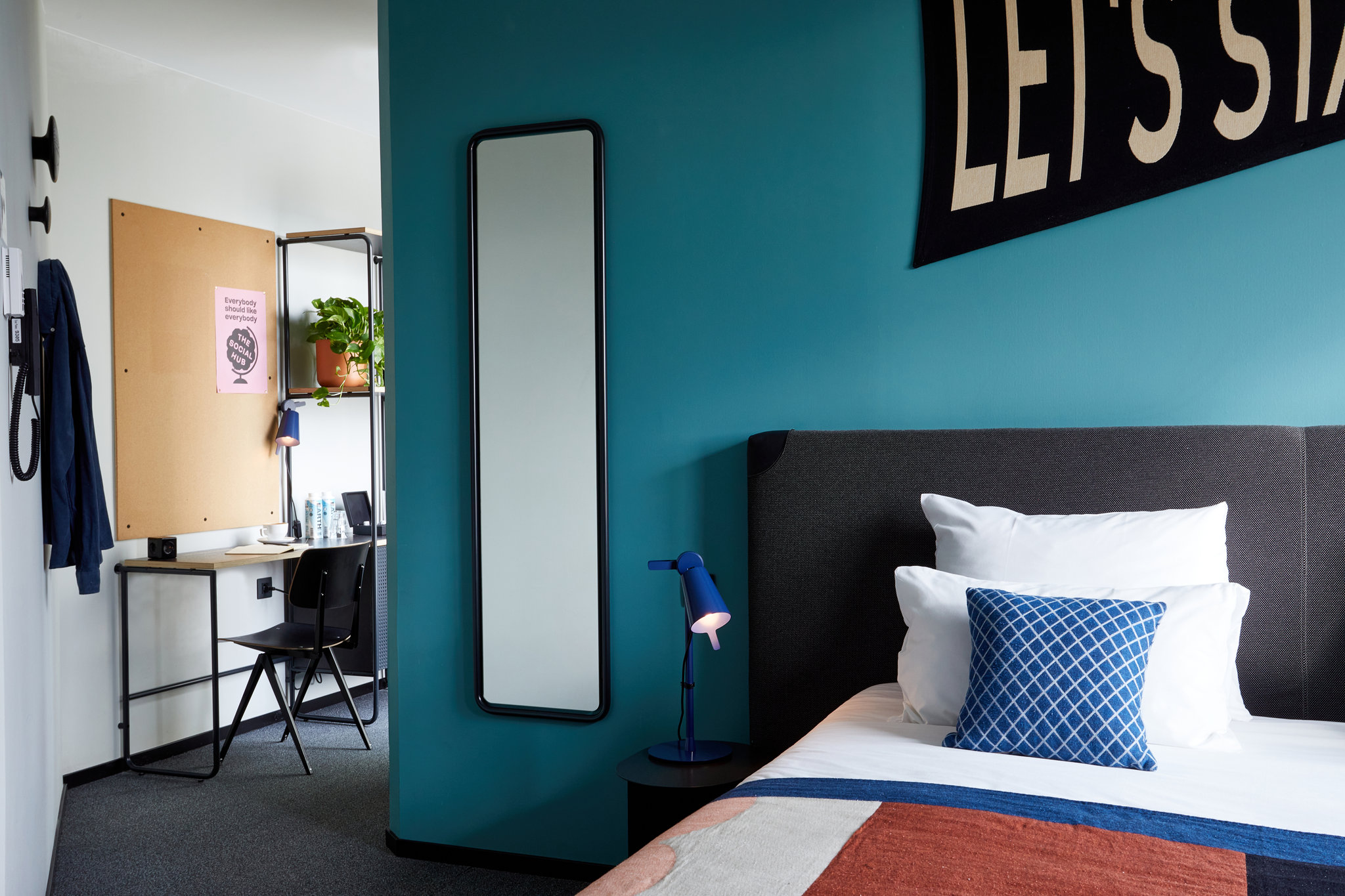 Deluxe_King_Terrace_-_TheSocialHub_Madrid_Interior_Hotel__S