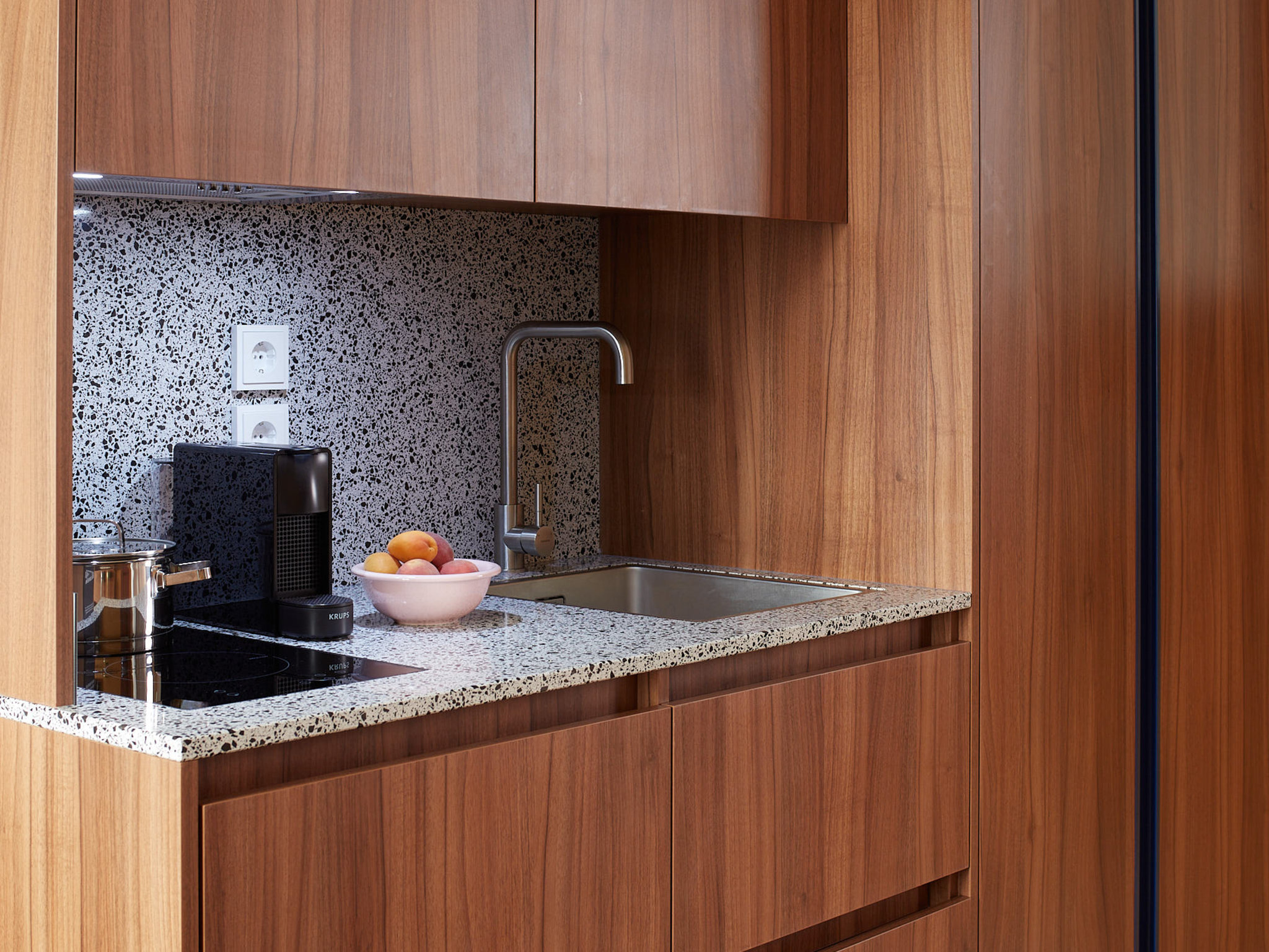 Large_Studio_with_Kitchenette3_S