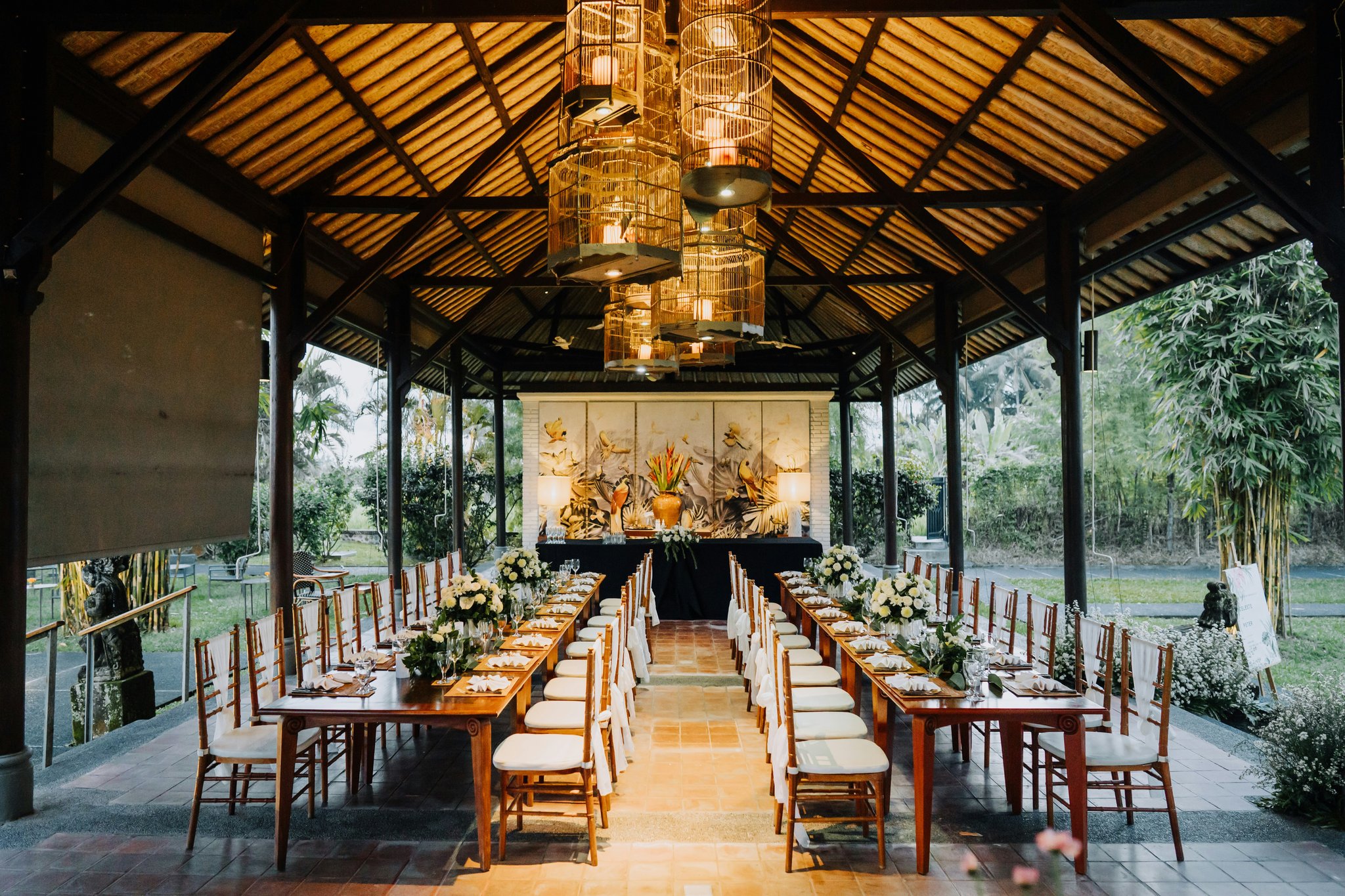 AmZQfEmfQE6XwCCvuGYA3w_Bird_lounge_-_wedding_reception_1_S