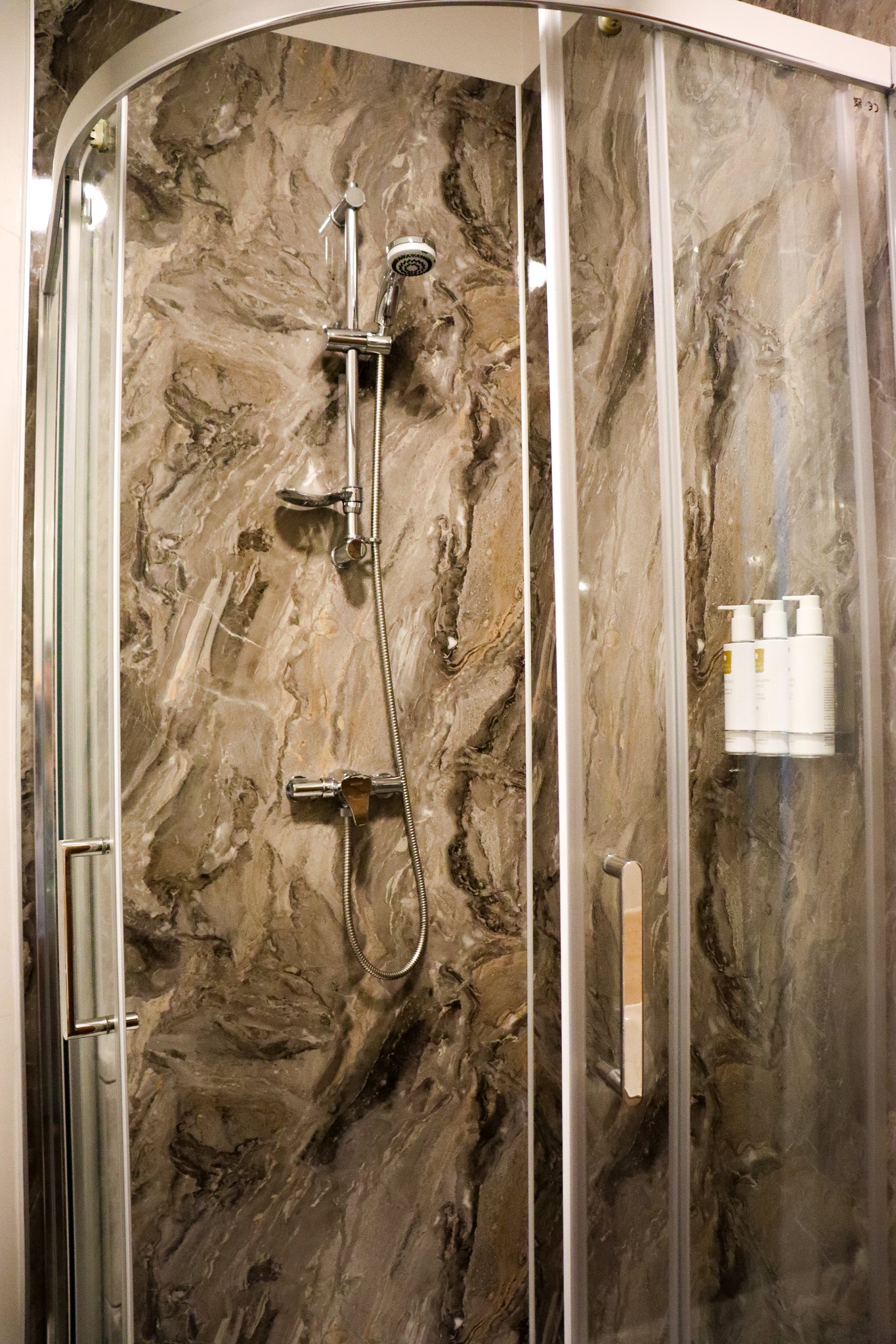 Ag9gtTlE80iSdUszAnPZpQ_Room_2_Deluxe_Double-01_S