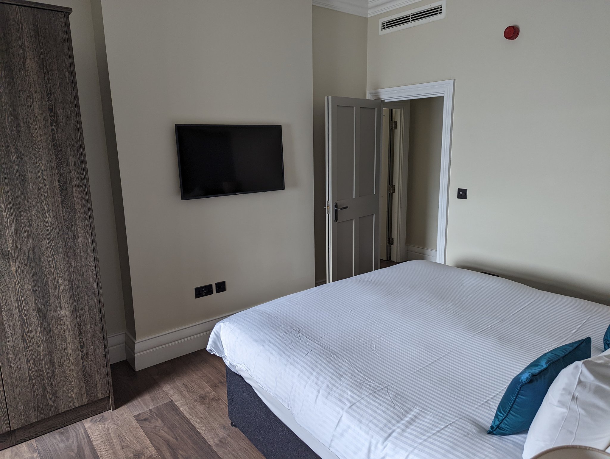 Suite_702_Bedroom_2_S