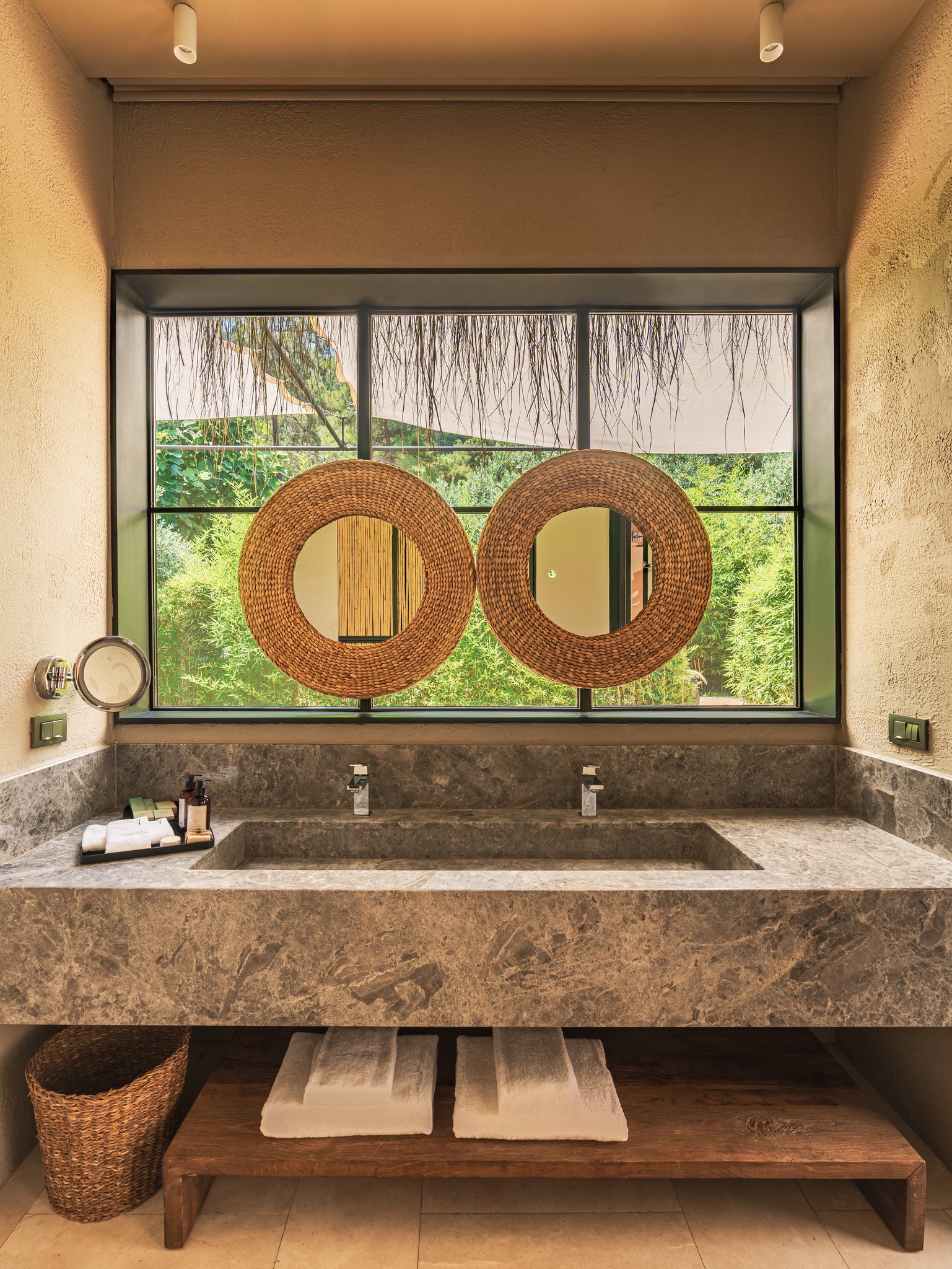 Comfort_Suite_Bathroom_S