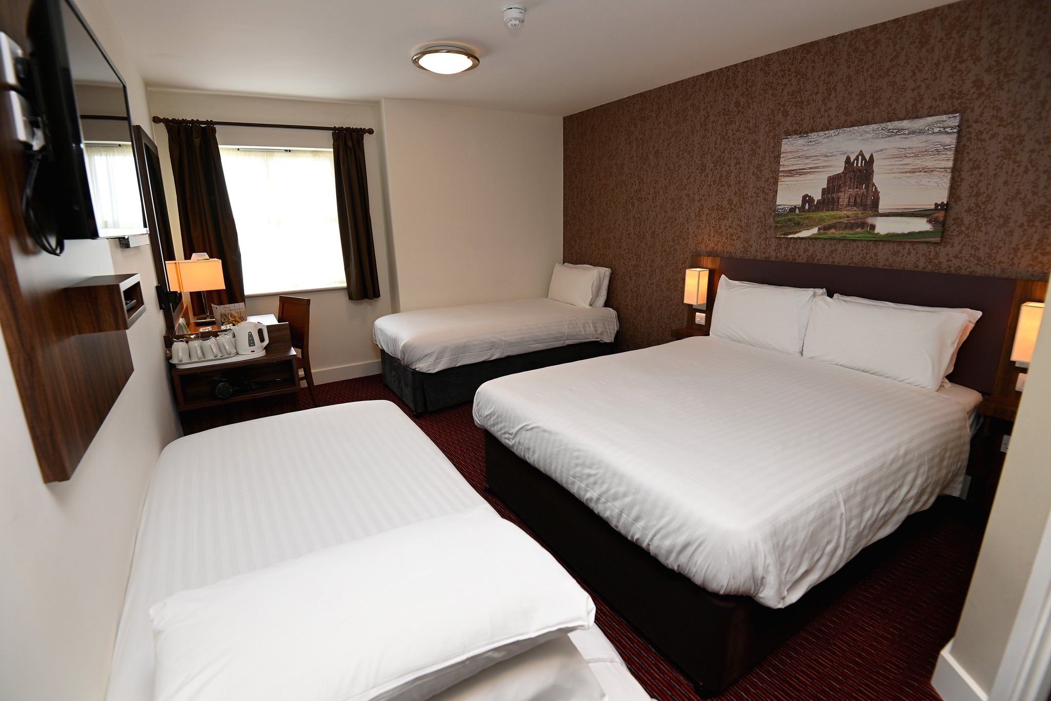 OifGEkuGg02OweOEVesCVA_Family_Room_2_S