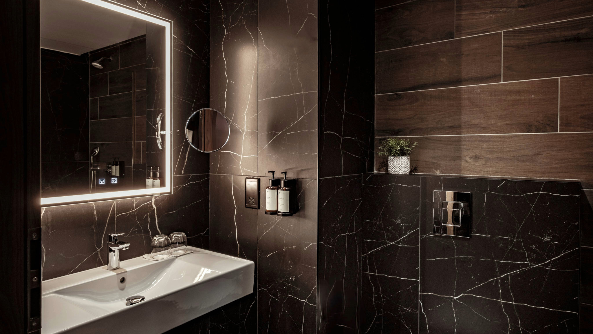 AX_ODYCY_-_Rooms_-_Junior_Suite_-_Bathroom_(1)_S