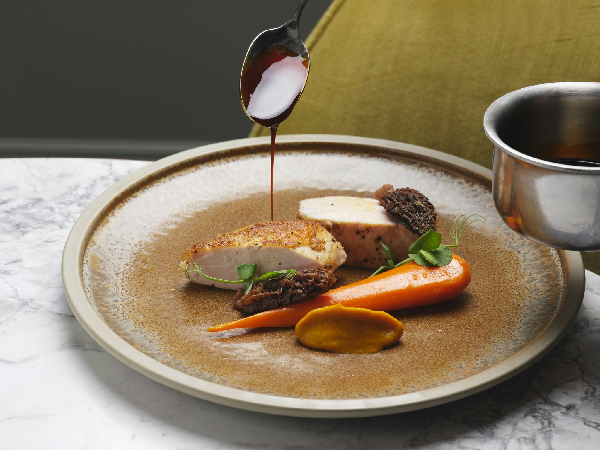 LxZbcCWPGE2uJbu8uRXovg_GArden_Room_Food_S