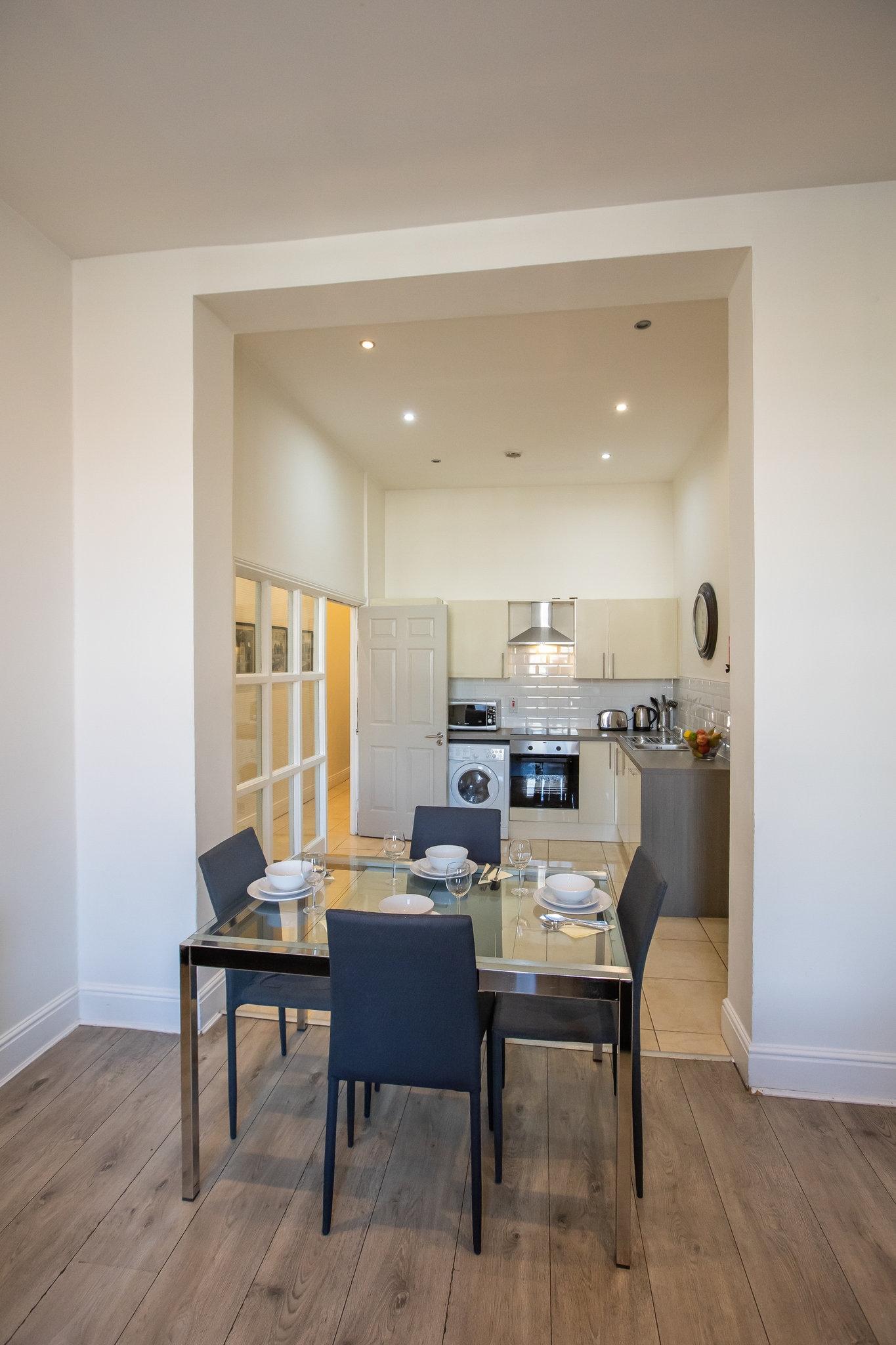 3_Bedroom_Apartment_Wellington_Quay_Dinning_Room_S