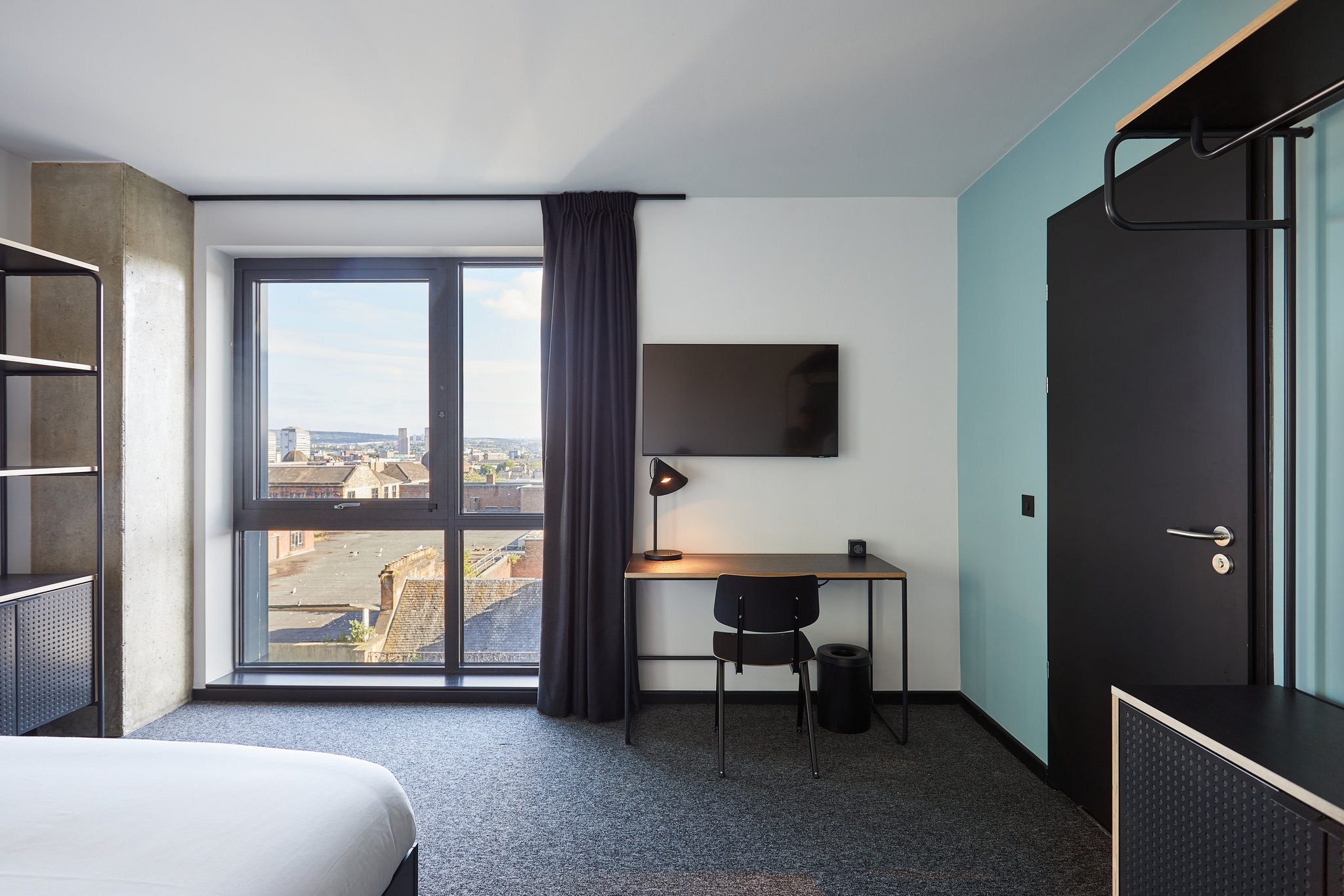 Executive_Queen_Room_(3)_S