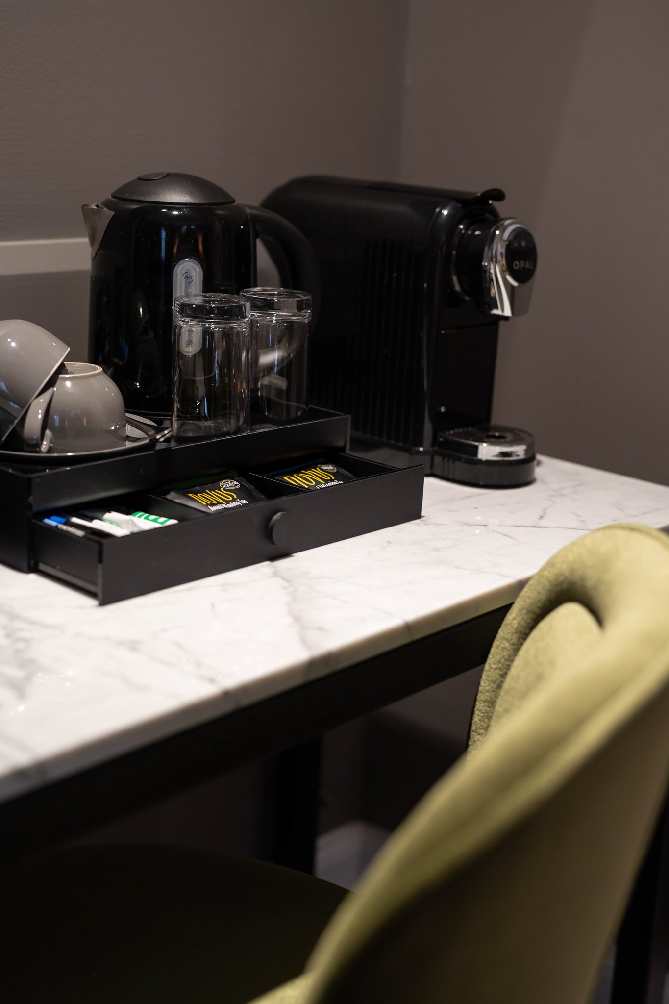 UkjamS7dBEqMyOieUlH3Q_Cosy_Room_Close_Detail_S