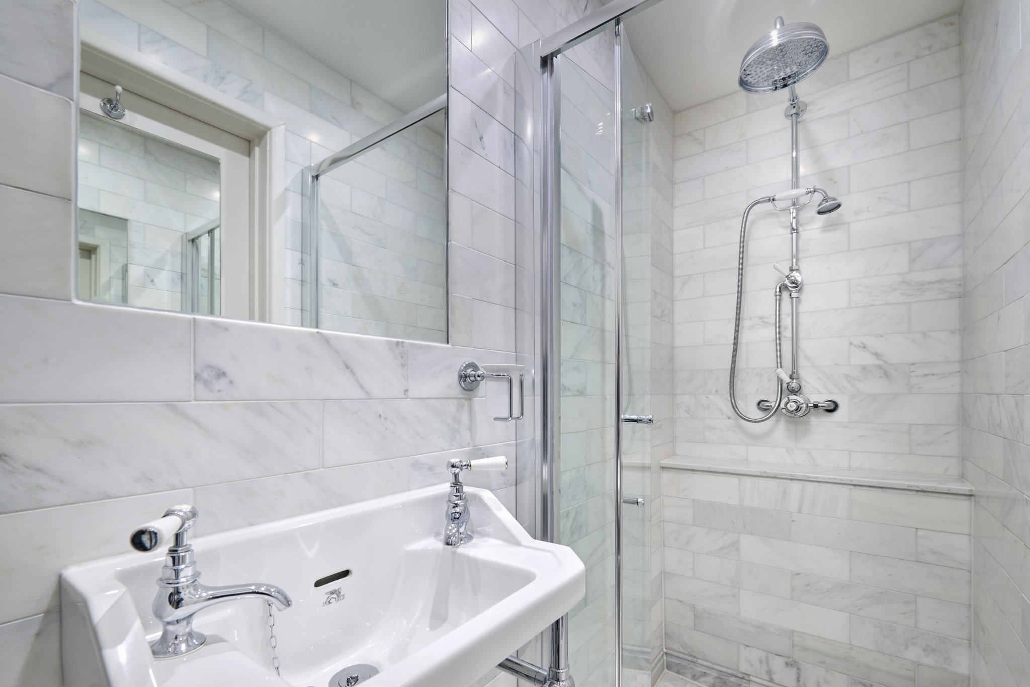 Classic_Garden_View_Bathroom_S