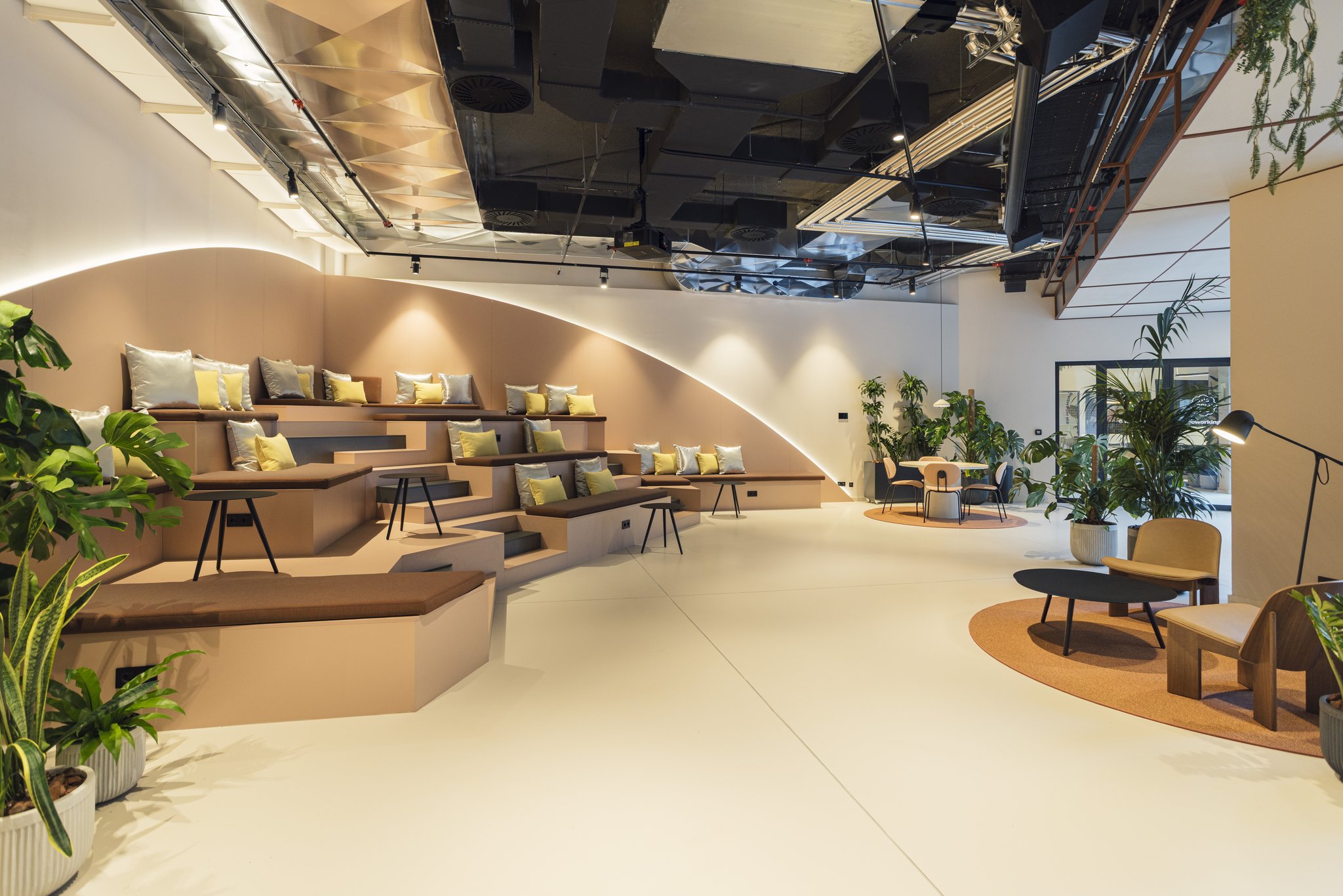 TheSocialHub_Porto_Amphitheater_01_S