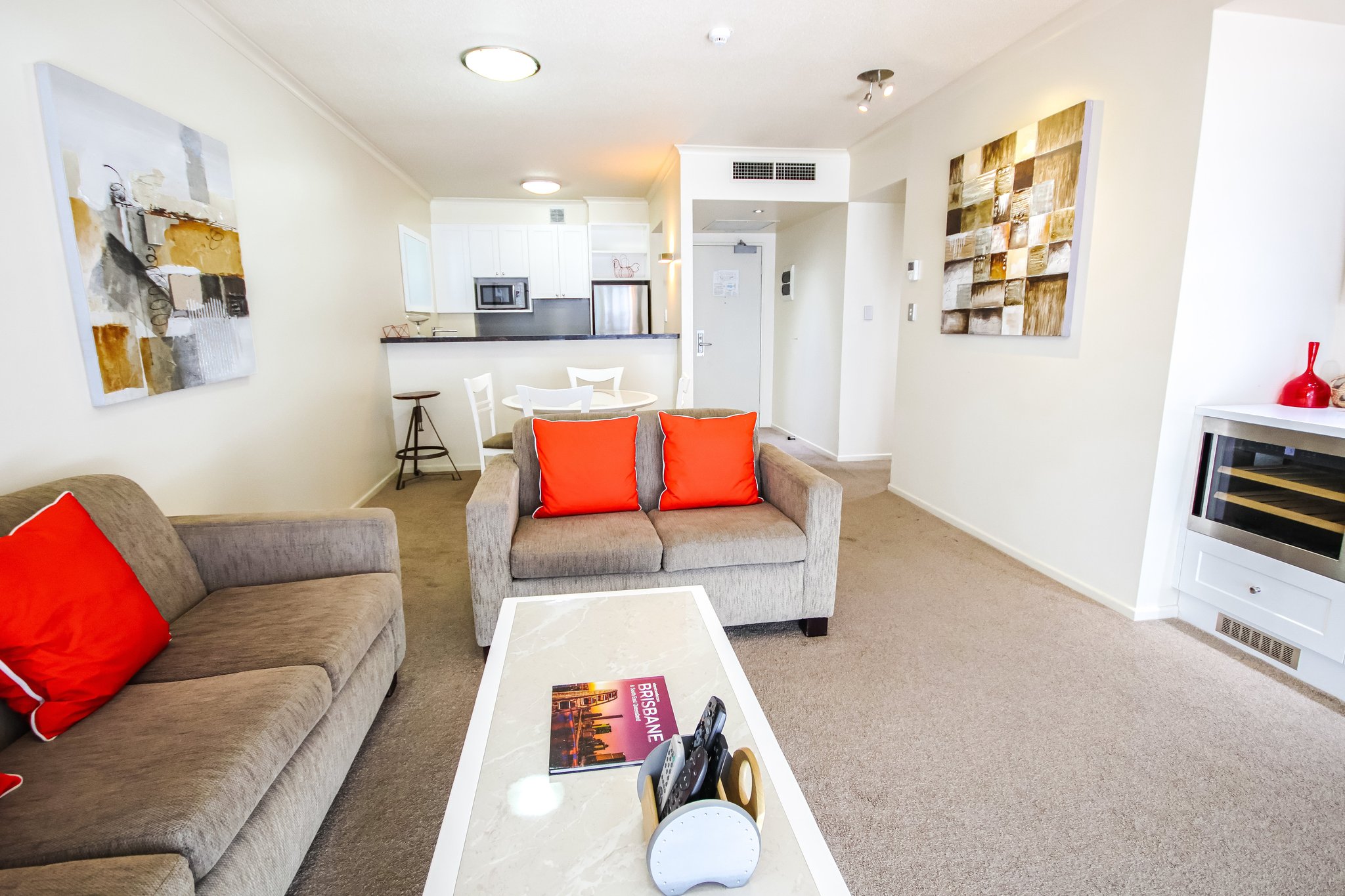 tQzVncIzUWYVqwoI0LTw_Living_Room_-_1010_S