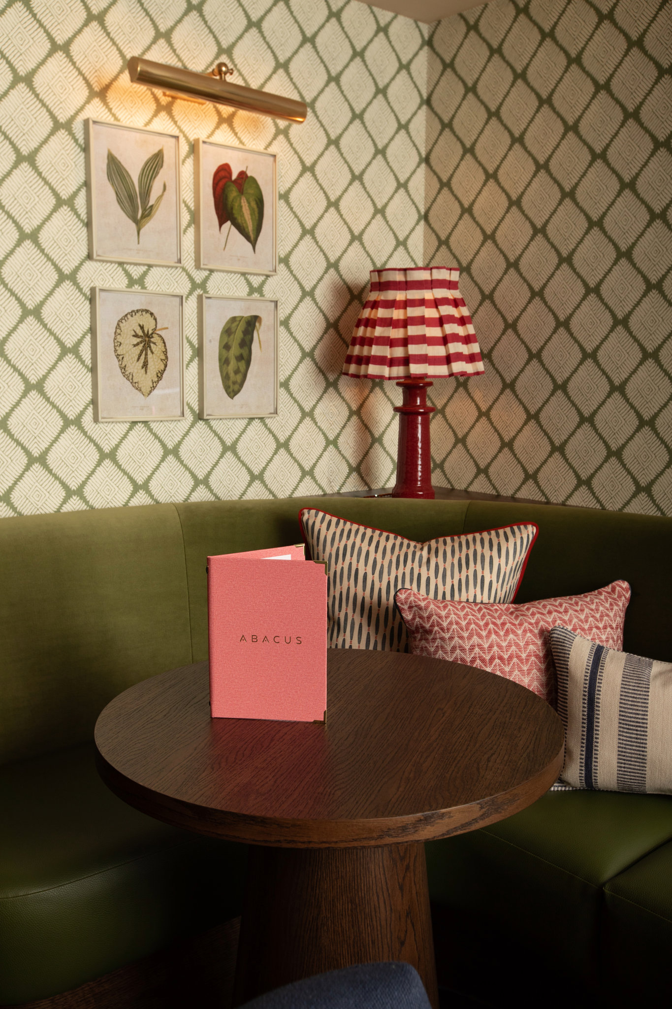 h3gG6t35MUeWaeZGYITgDQ_Dining_Section_(6)_S