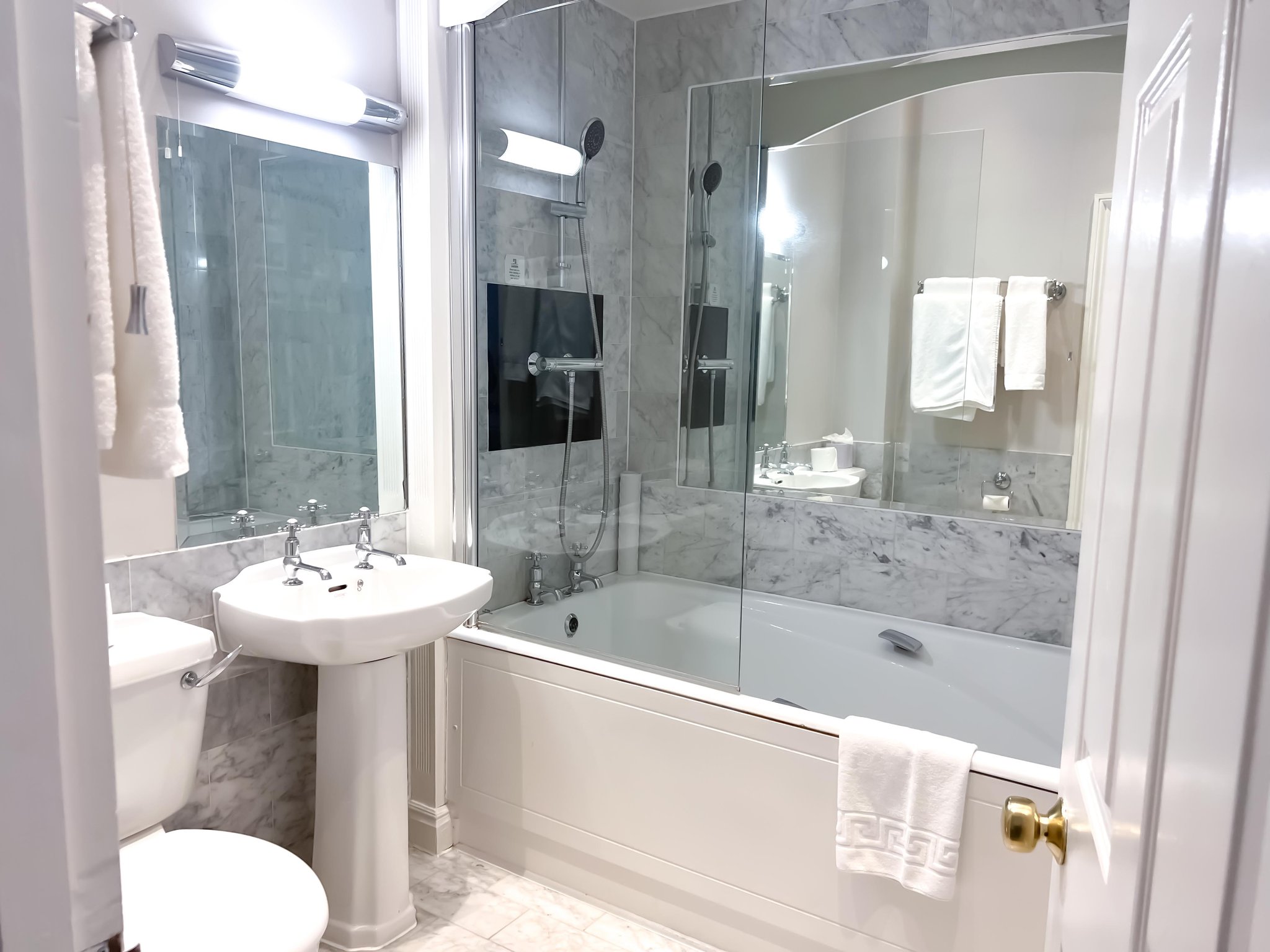 Single_Room_Bathroom_S