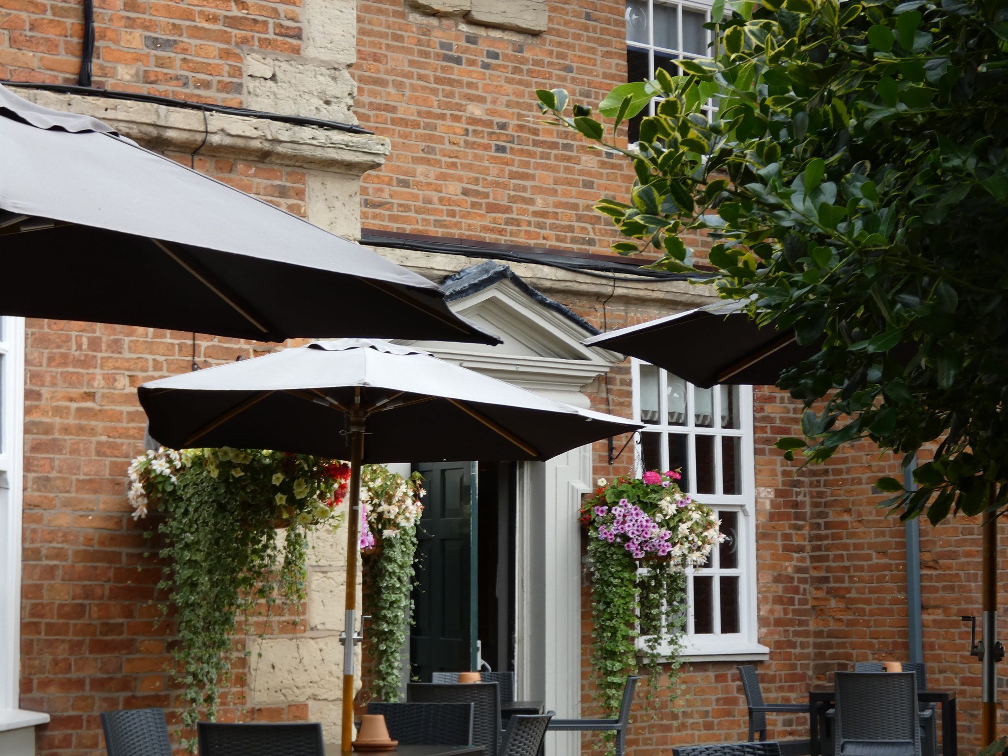 6299_Cocked_Hat_(Binley_Woods)_-_PG_-_EXTERIOR_002_S