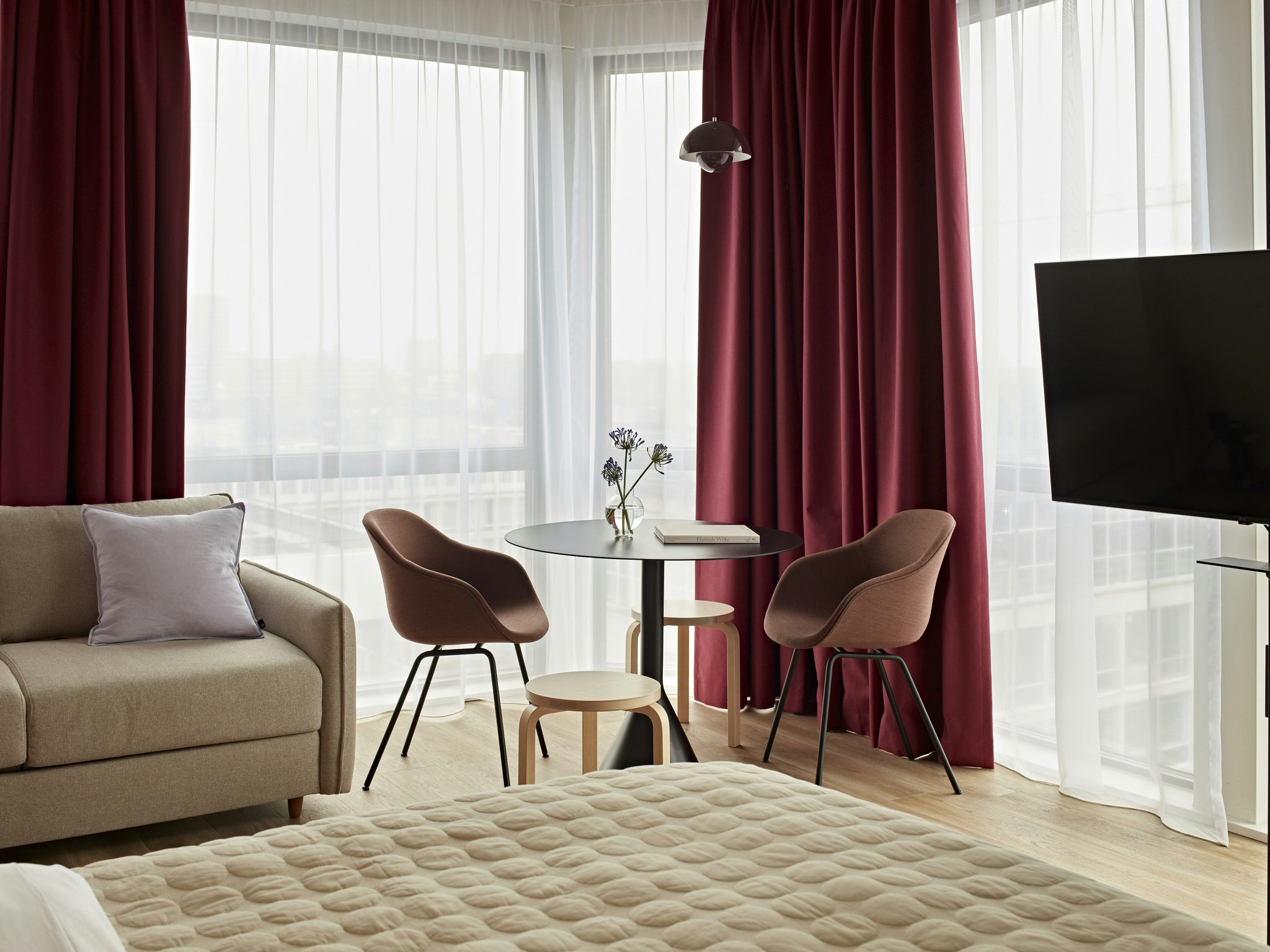 AqGvP7vGJ0GCqpZ8ITWgEg_Extra_Large_Studio_with_Kitchenett_S