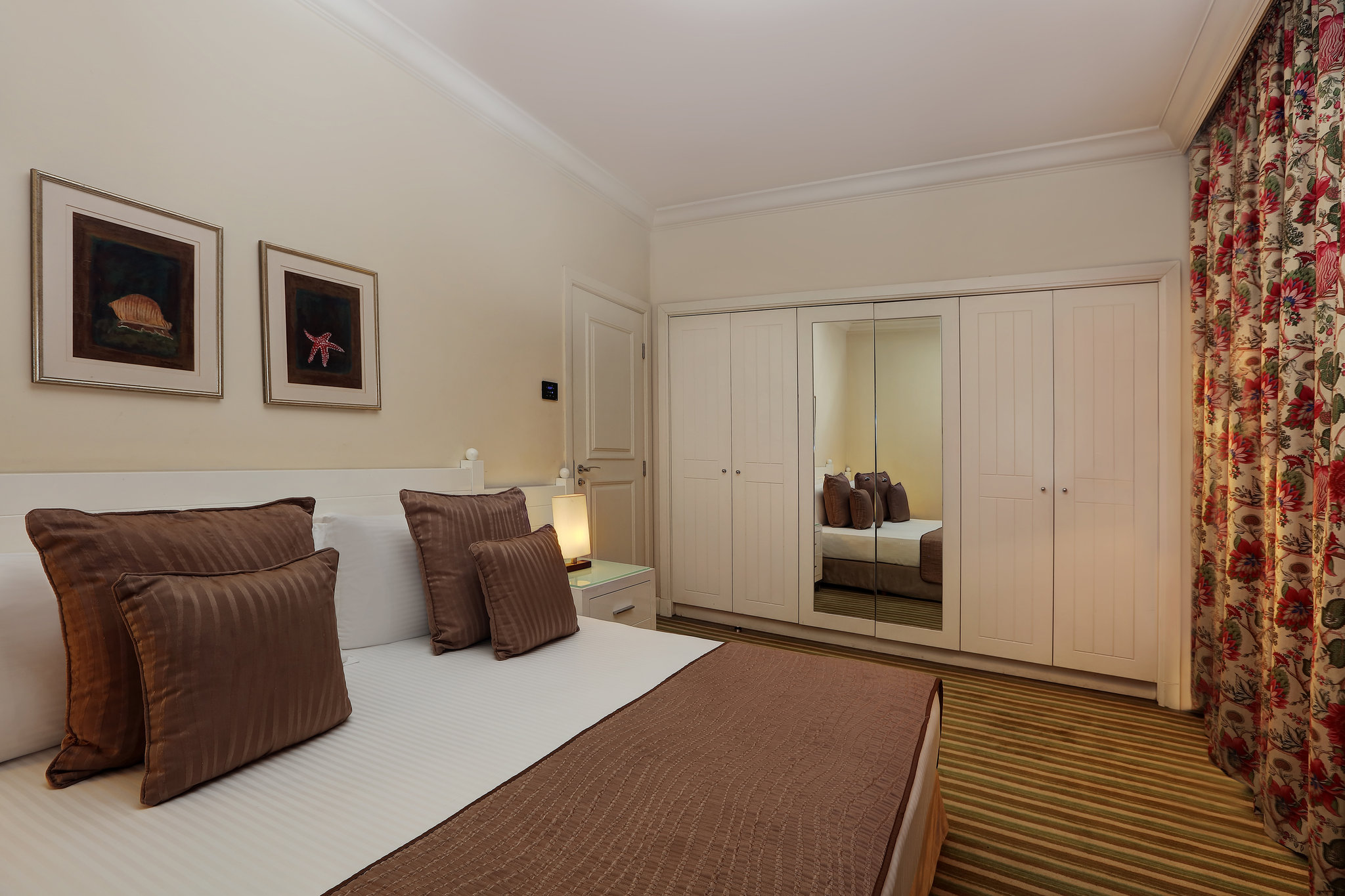 Junior_Suite-JNR-bedroom_S