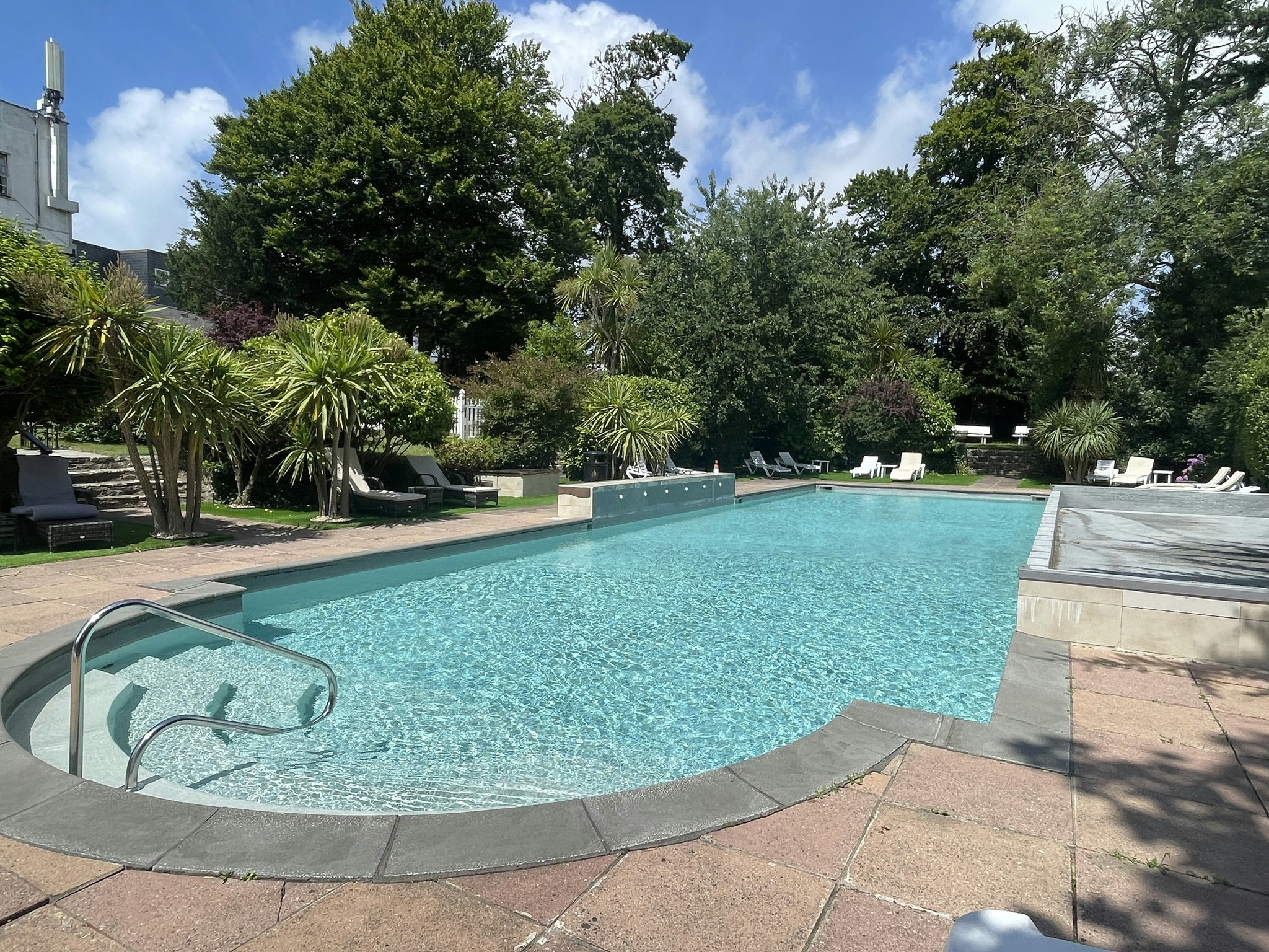 j1pDKcsJY0CEg6CnWBQdKA_Pool-2_S