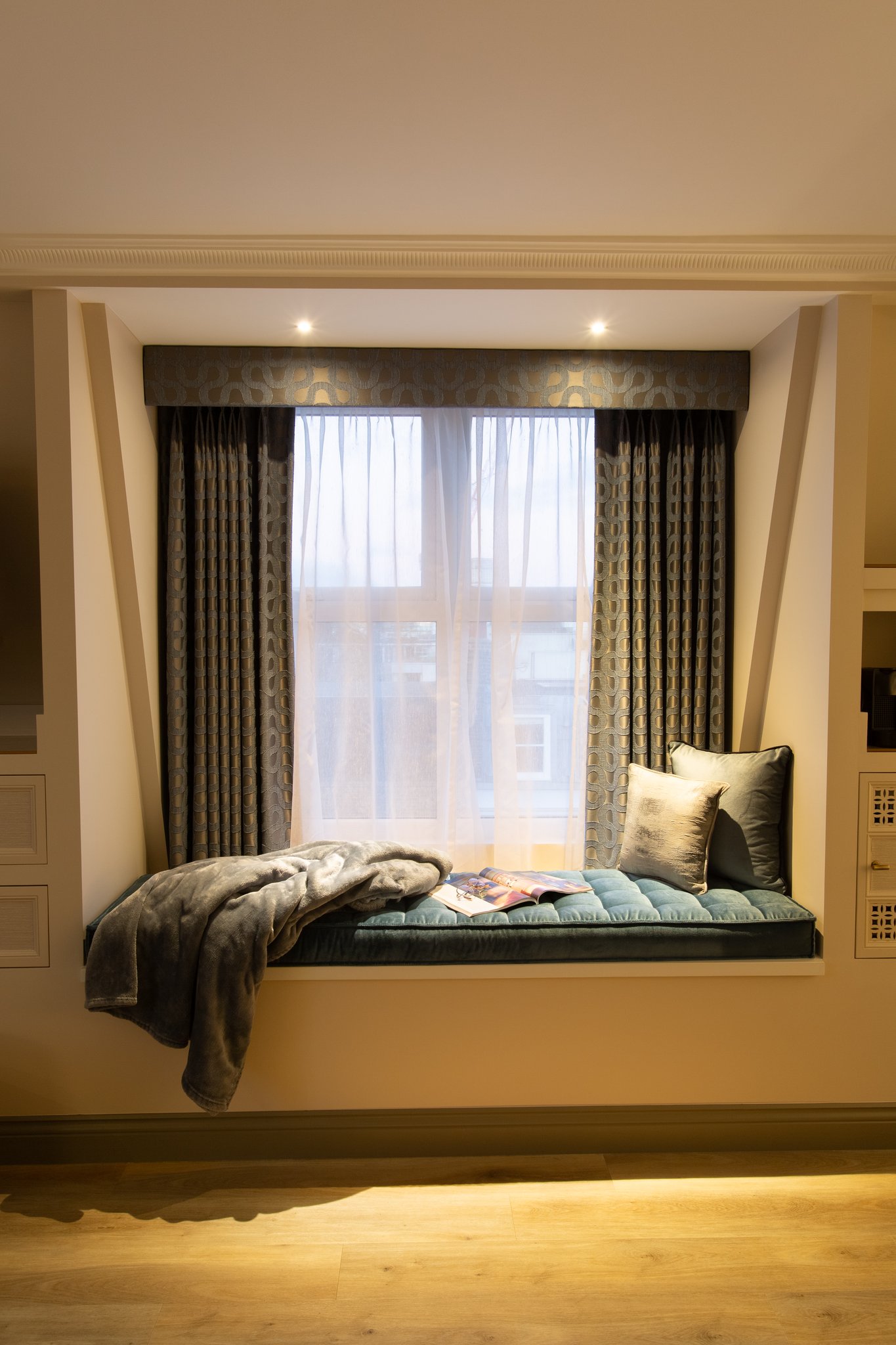 McWqxwjAT0KVlyLaQzStFQ_Suite-06_S