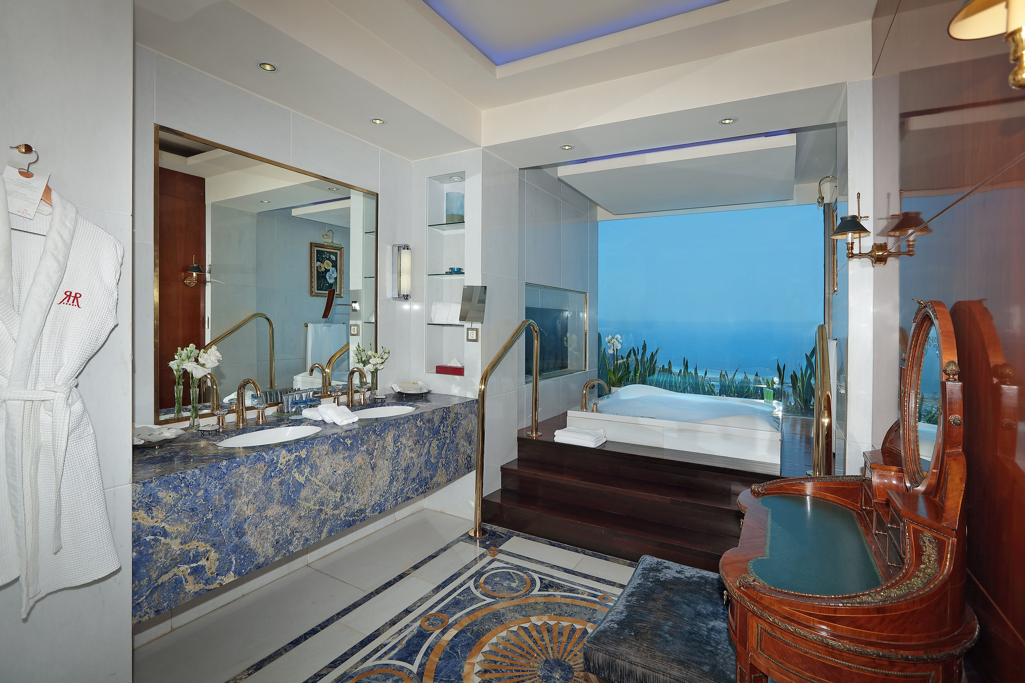 Royal_Suite-ROY-main_bathroom_S