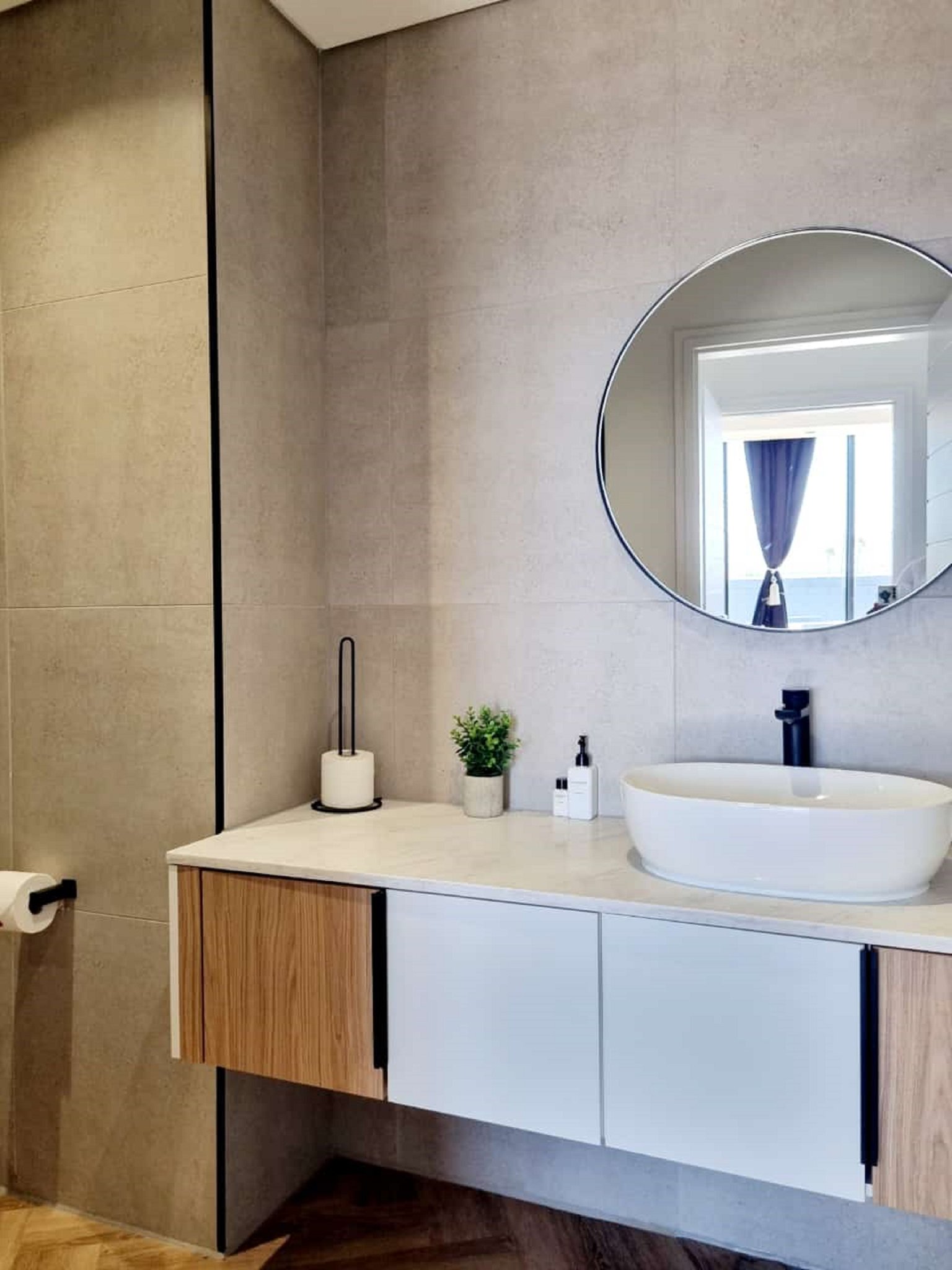 On_park_one_bedroom_bathroom-00_S