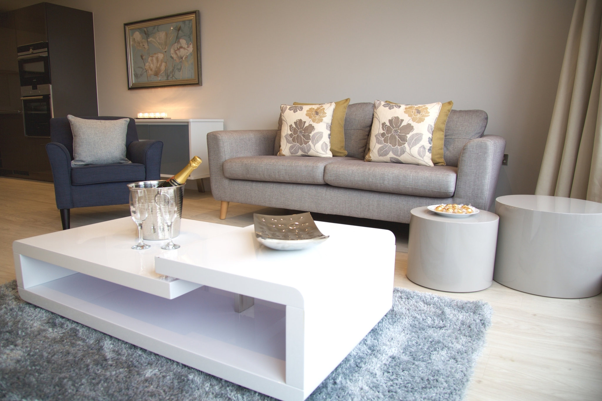 One_bed_deluxe_aparment-Living_Room_S