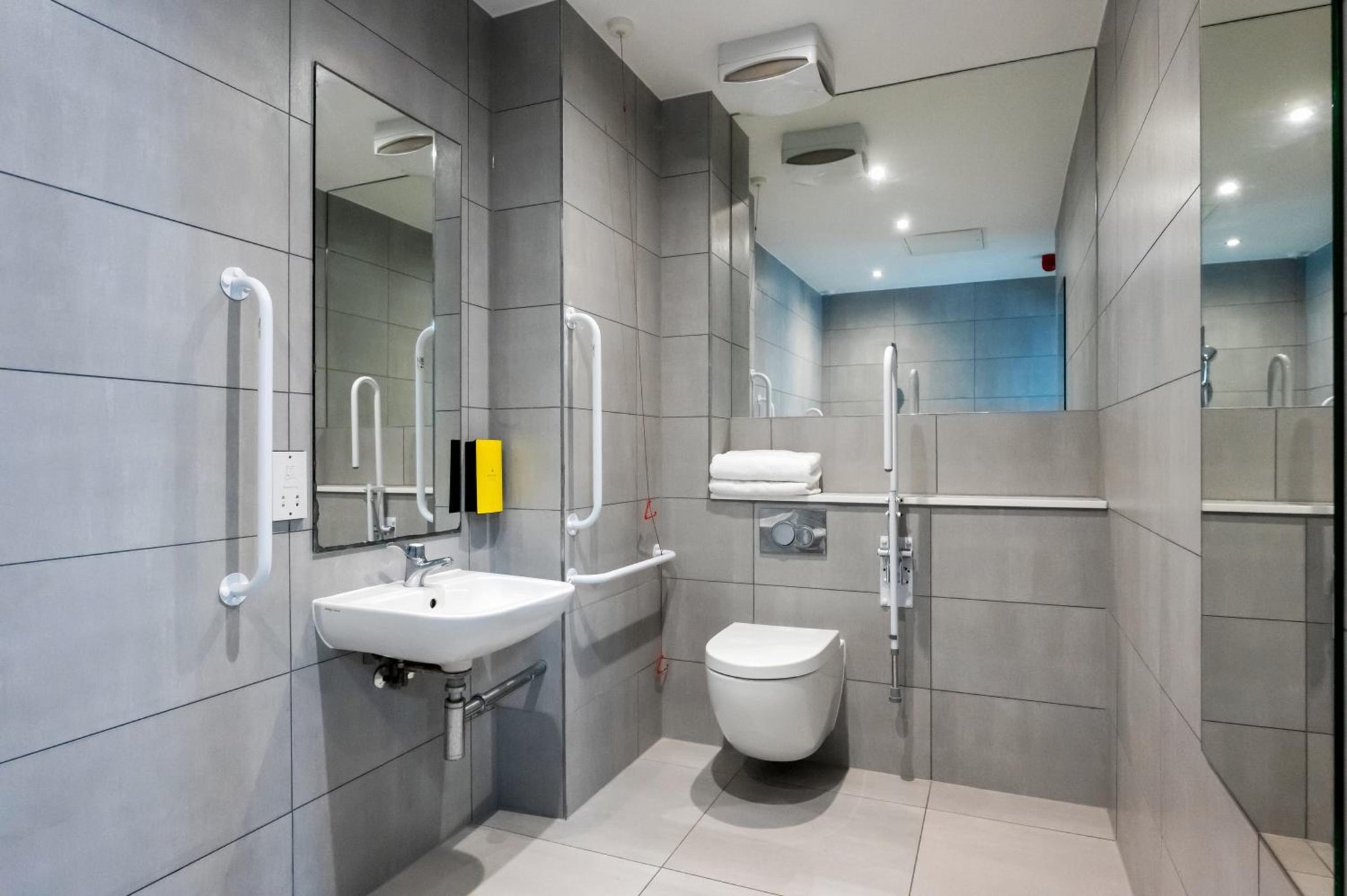 Accessible_Studio_Apartment_Bathroom_S