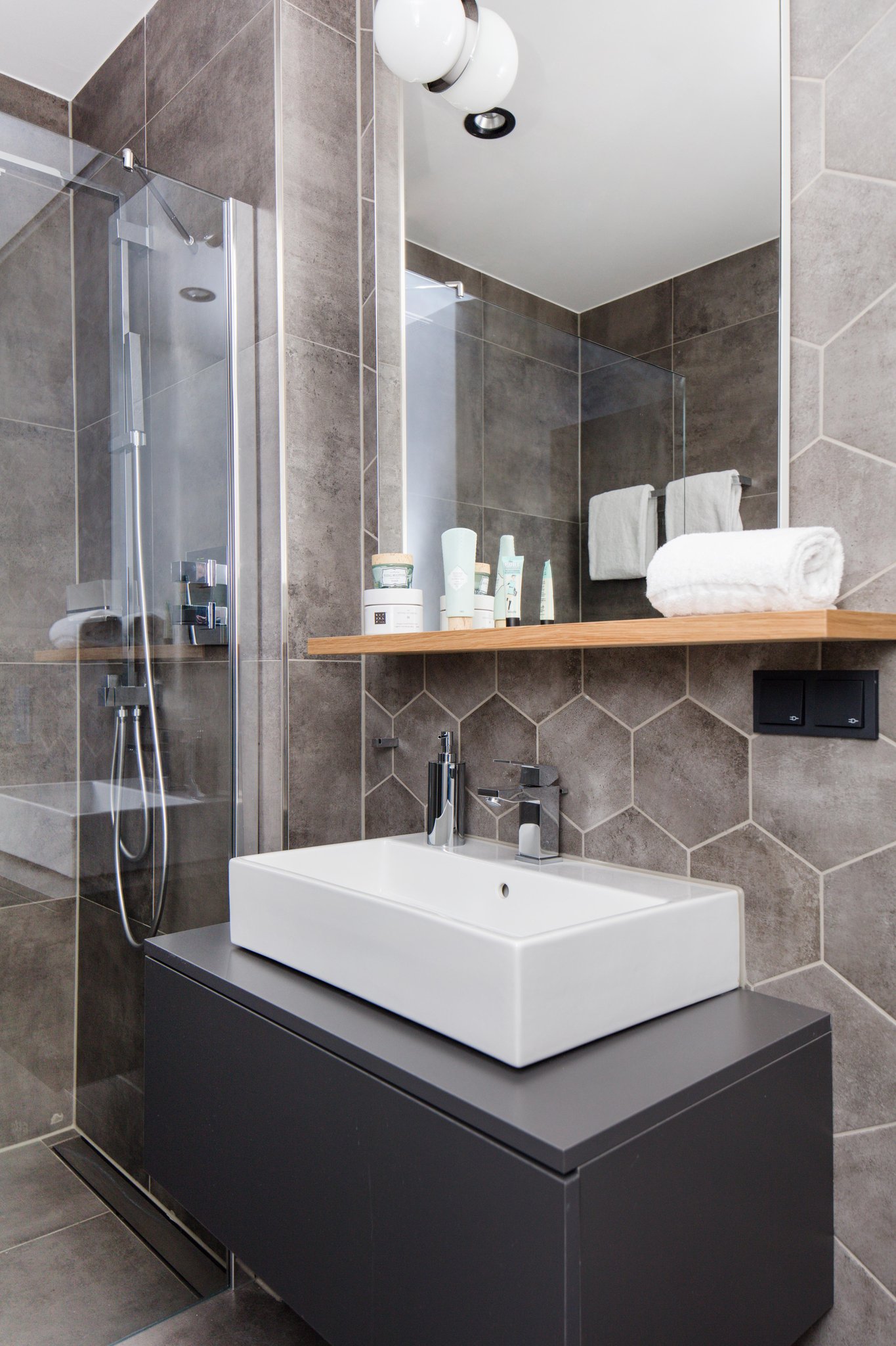 Apartment-bathroom_S