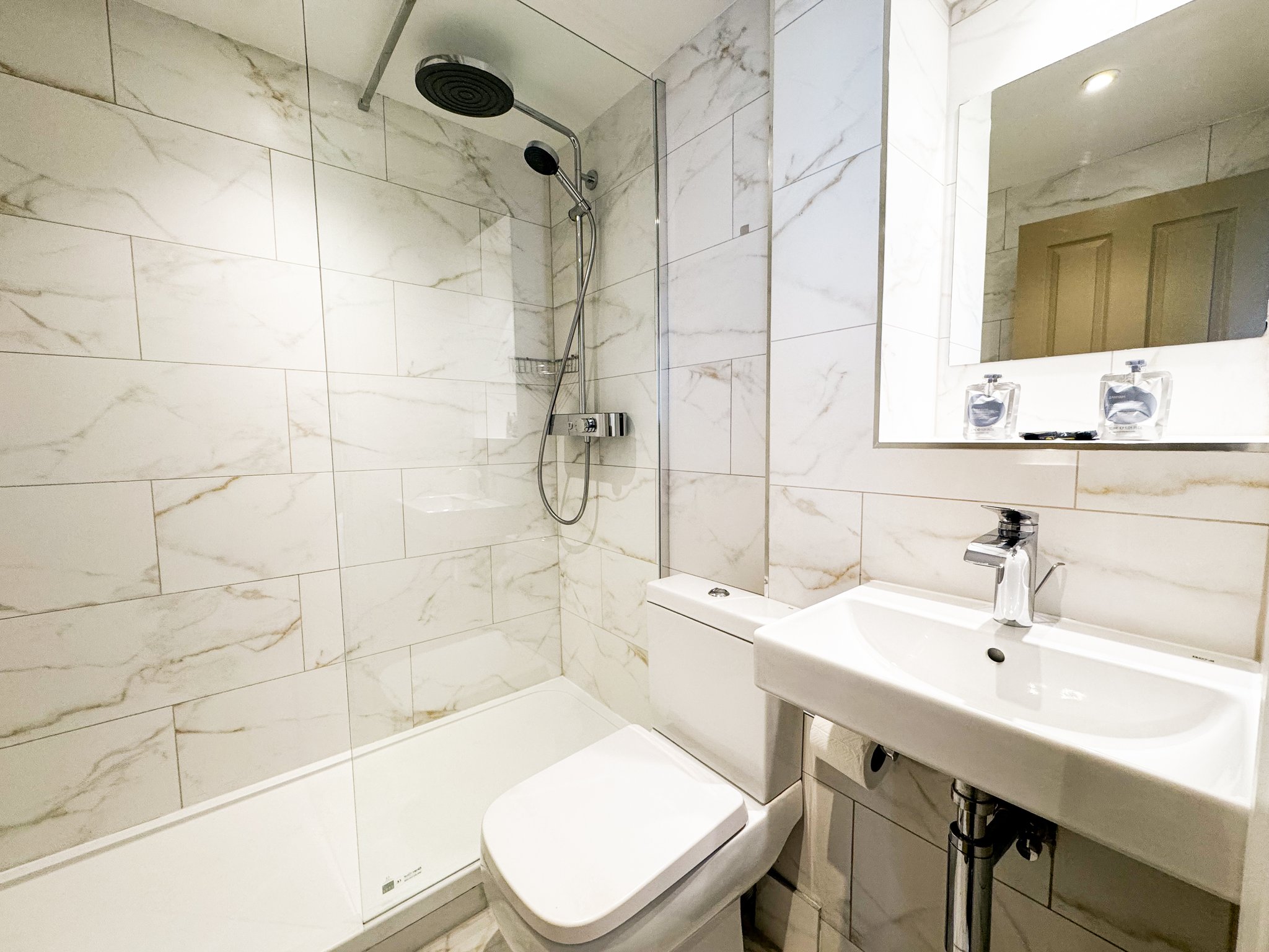 Classic_Double_Bathroom_S