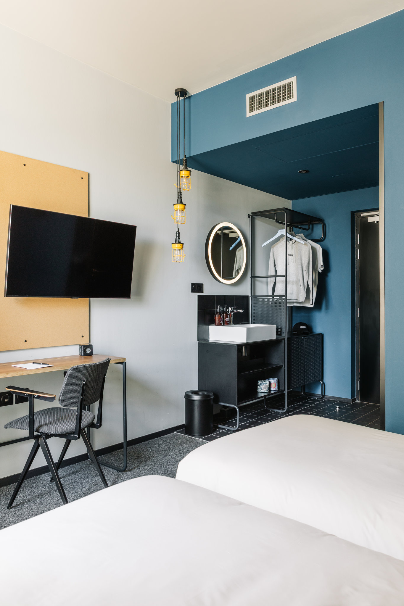 Executive___Deluxe_Twin_Room-01_S