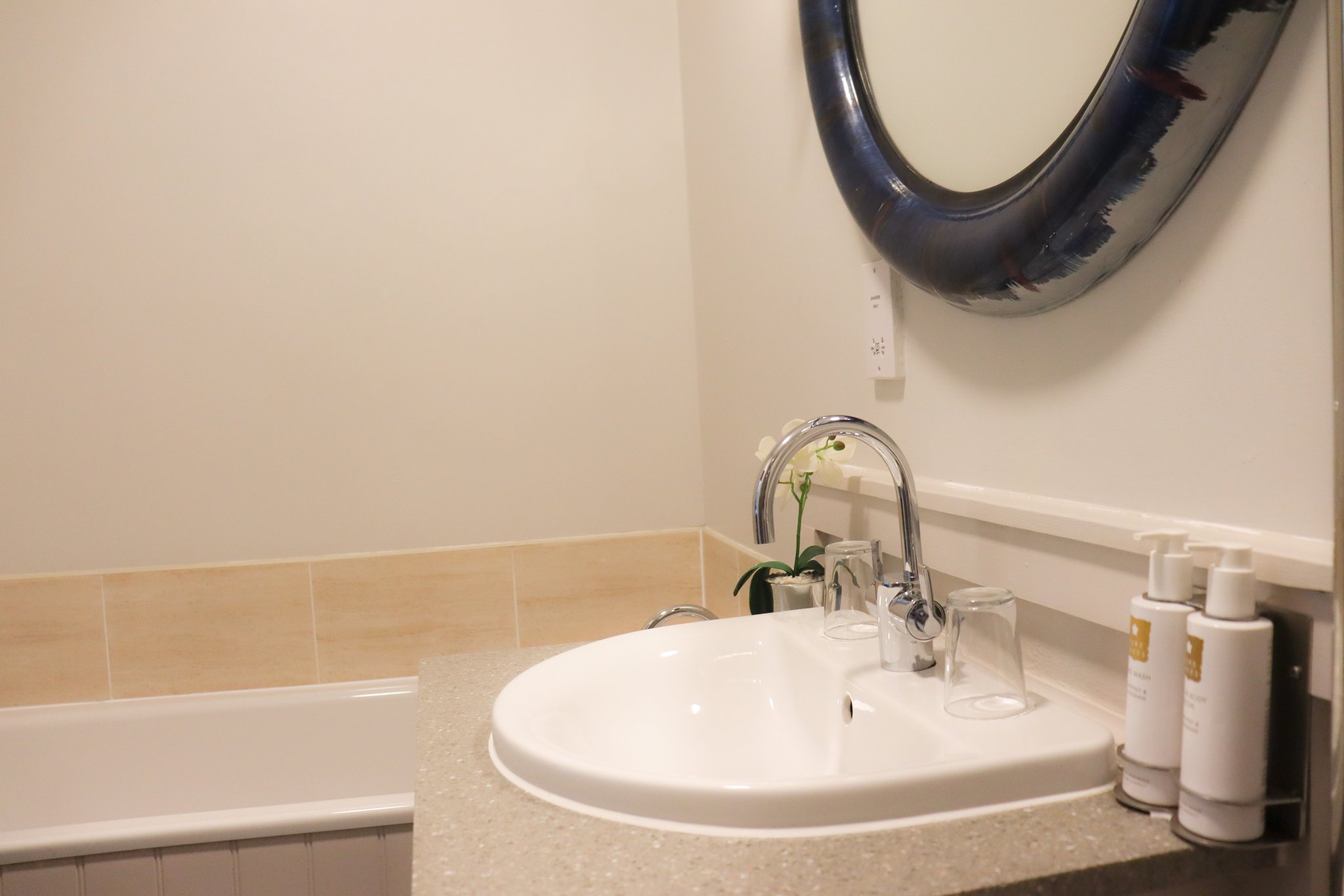 ECMj5wxJAEqakgRLWx0Isg_Room_2_Deluxe_Double-12_S