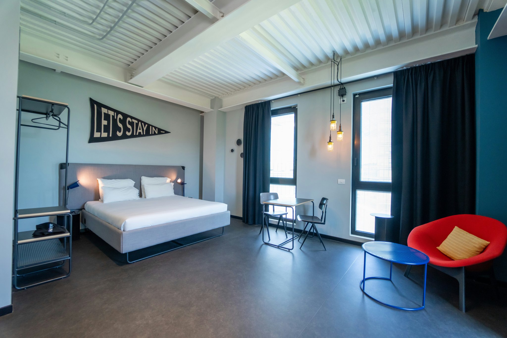 w7DQl0Z7GkG0LjBnQJLYXg_Deluxe_Studio_(2)_S